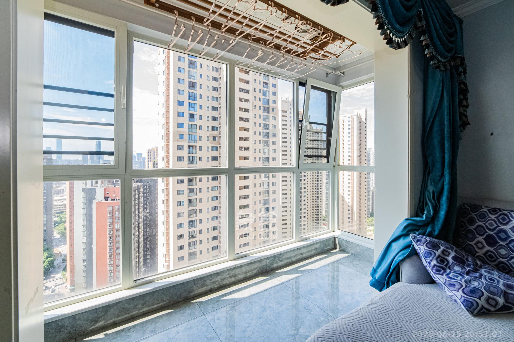 北辰三角洲E4区 3室2厅1卫 165.0万 北辰三角洲E4区 3室2厅1卫 165.0万阳台