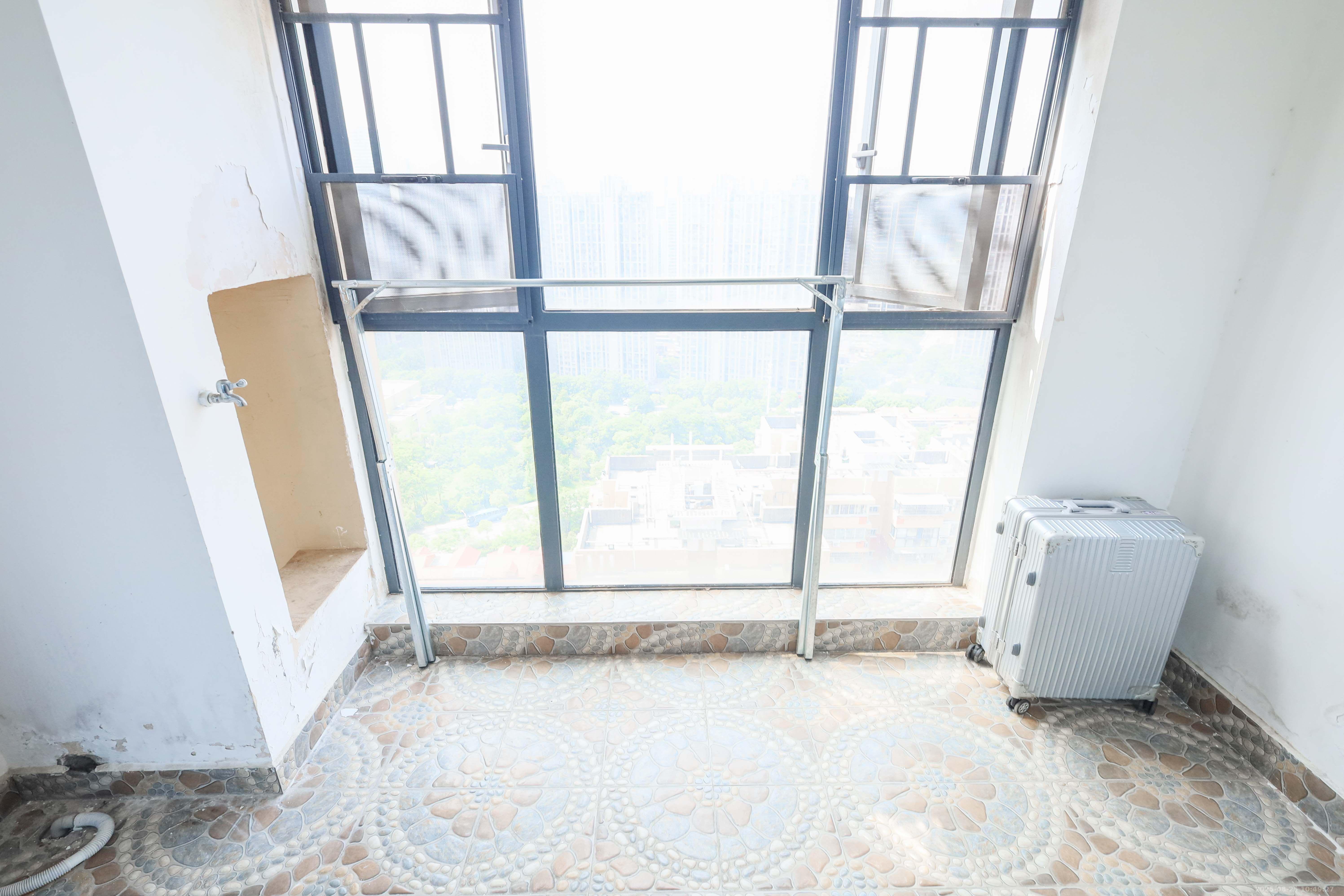 润芳园  3室2厅2卫   1900.00元/月室内图