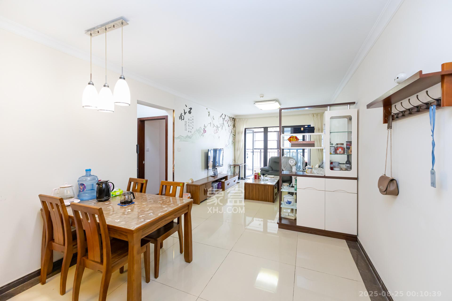 时代倾城二期  2室2厅1卫    69.8万客厅