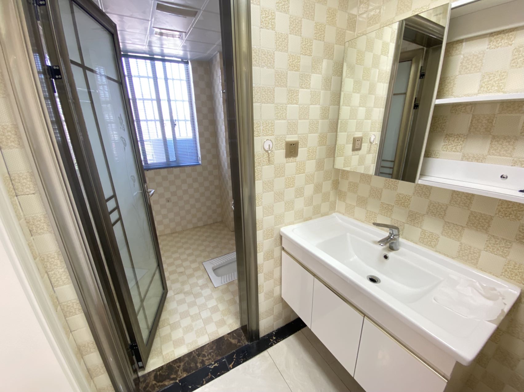 维港御景湾 3室2厅2卫 2200.0元/月 维港御景湾 3室2厅2卫 2200.0元/月室内图