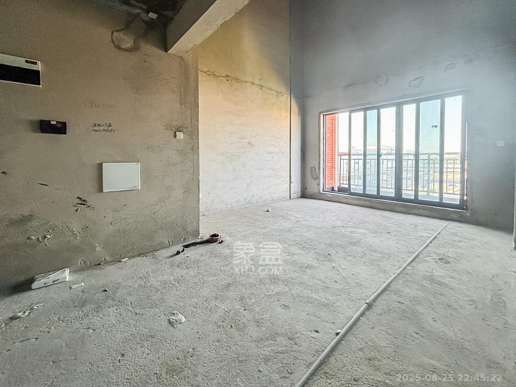 沃家苑 6室2厅4卫 135.0万 沃家苑 6室2厅4卫 135.0万客厅