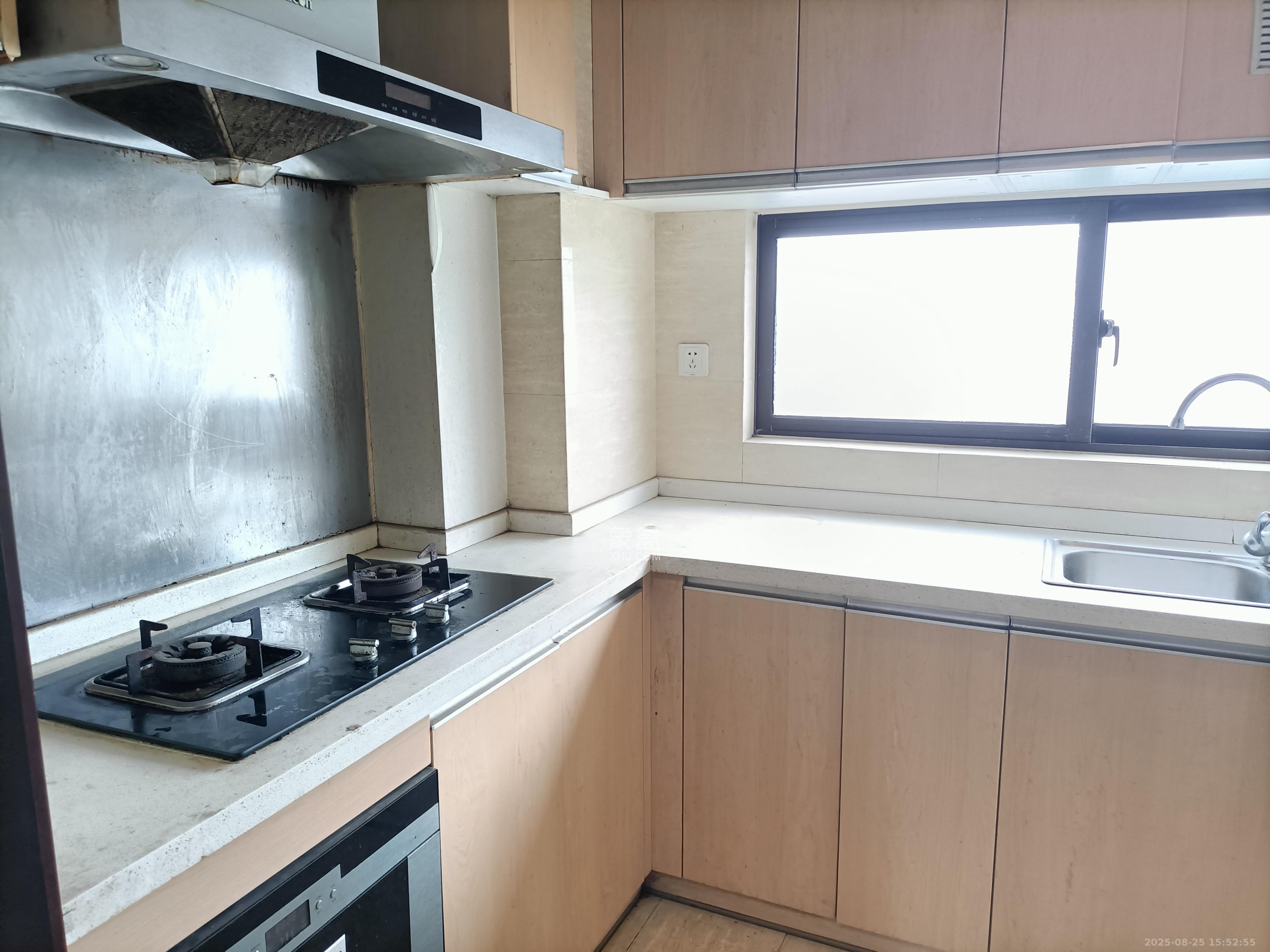 绿地中央广场 3室2厅2卫 3200.0元/月 绿地中央广场 3室2厅2卫 3200.0元/月室内图