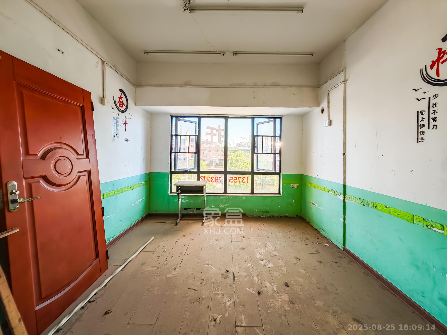 双湾国际（湘江御景花园）  3室2厅2卫    115.0万卧室