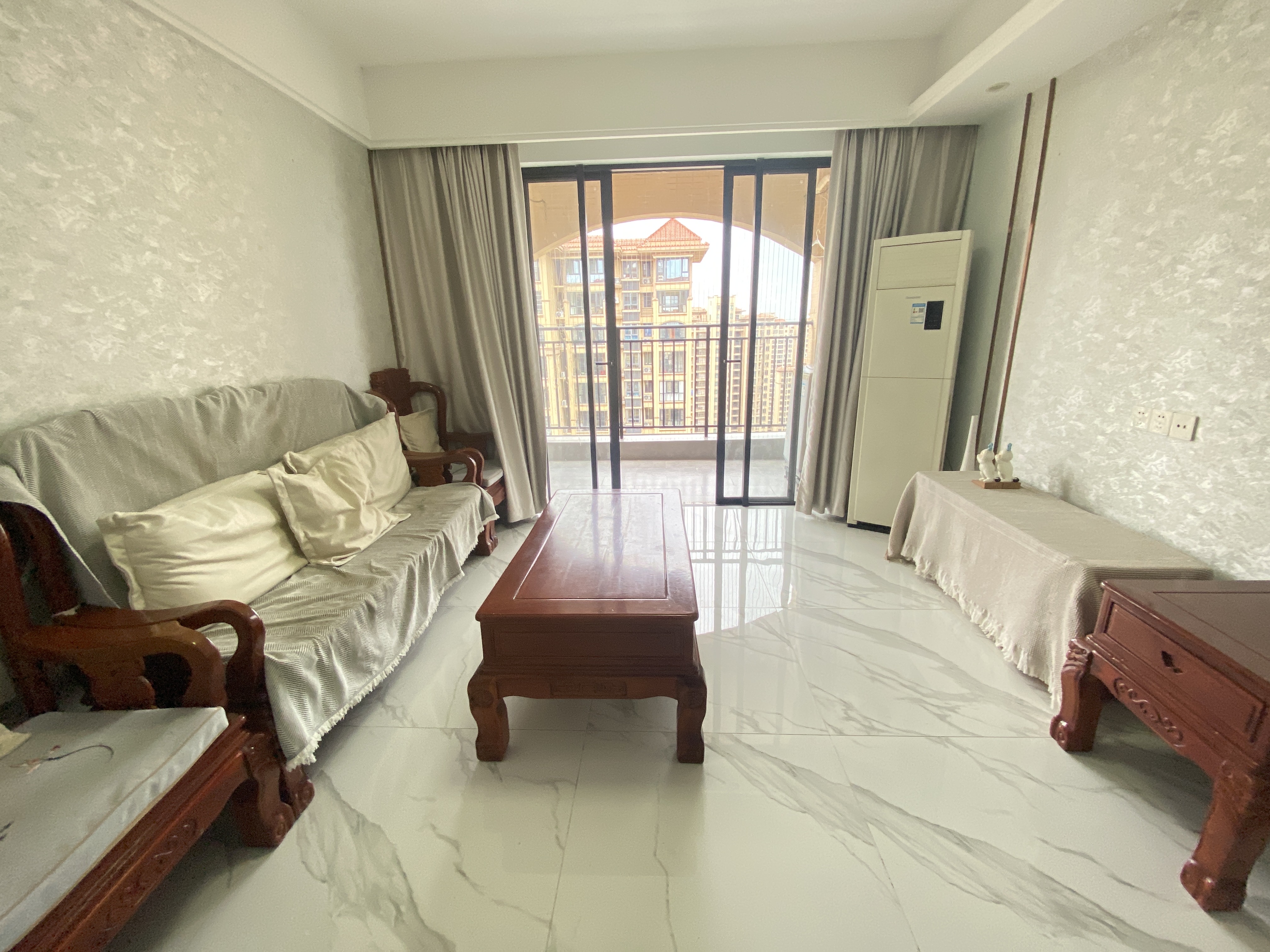 滨江世纪佳城(北区) 3室2厅2卫 2400.0元/月 滨江世纪佳城(北区) 3室2厅2卫 2400.0元/月室内图