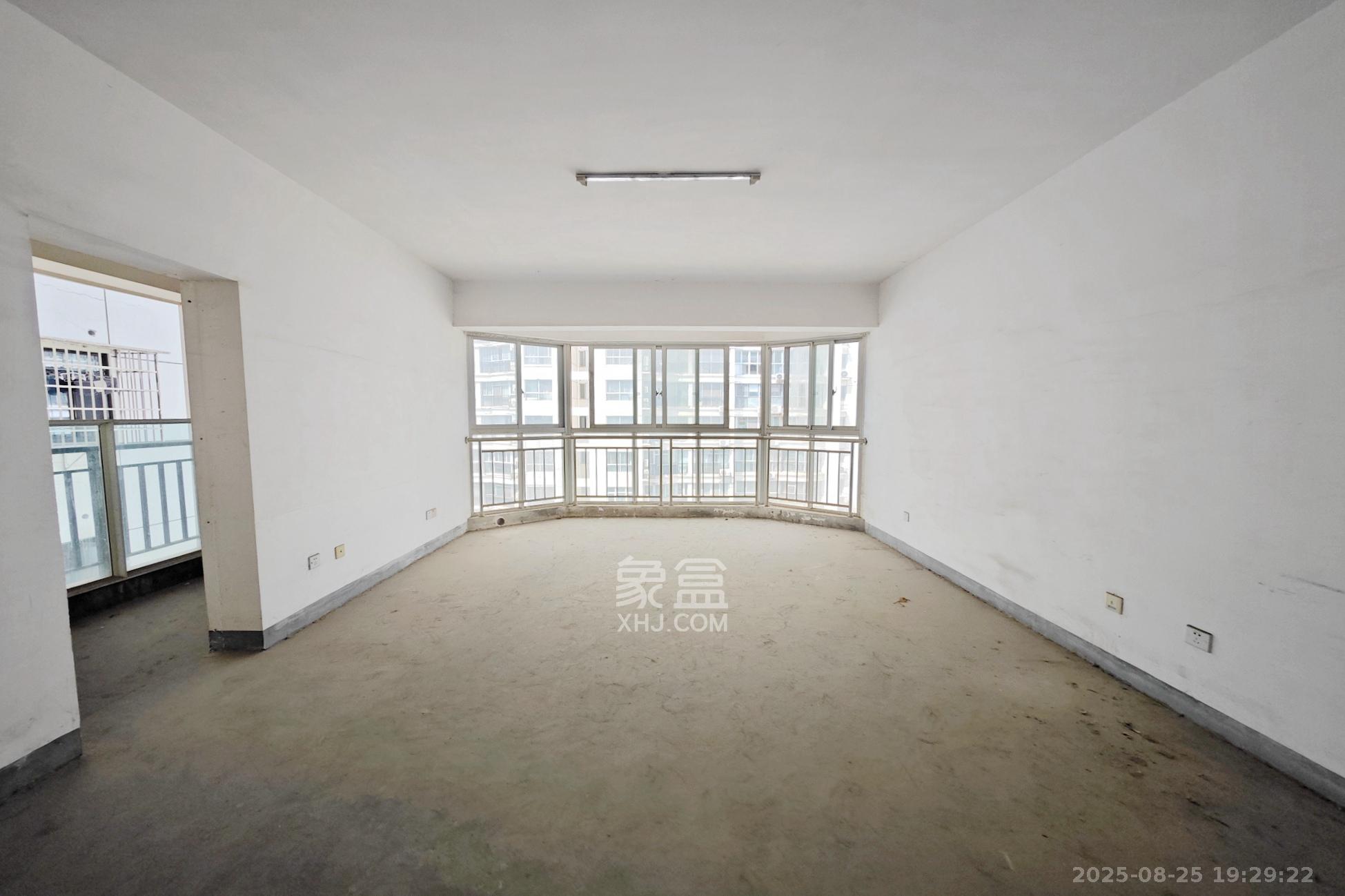 华雅花园 3室2厅2卫 110.0万 华雅花园 3室2厅2卫 110.0万客厅