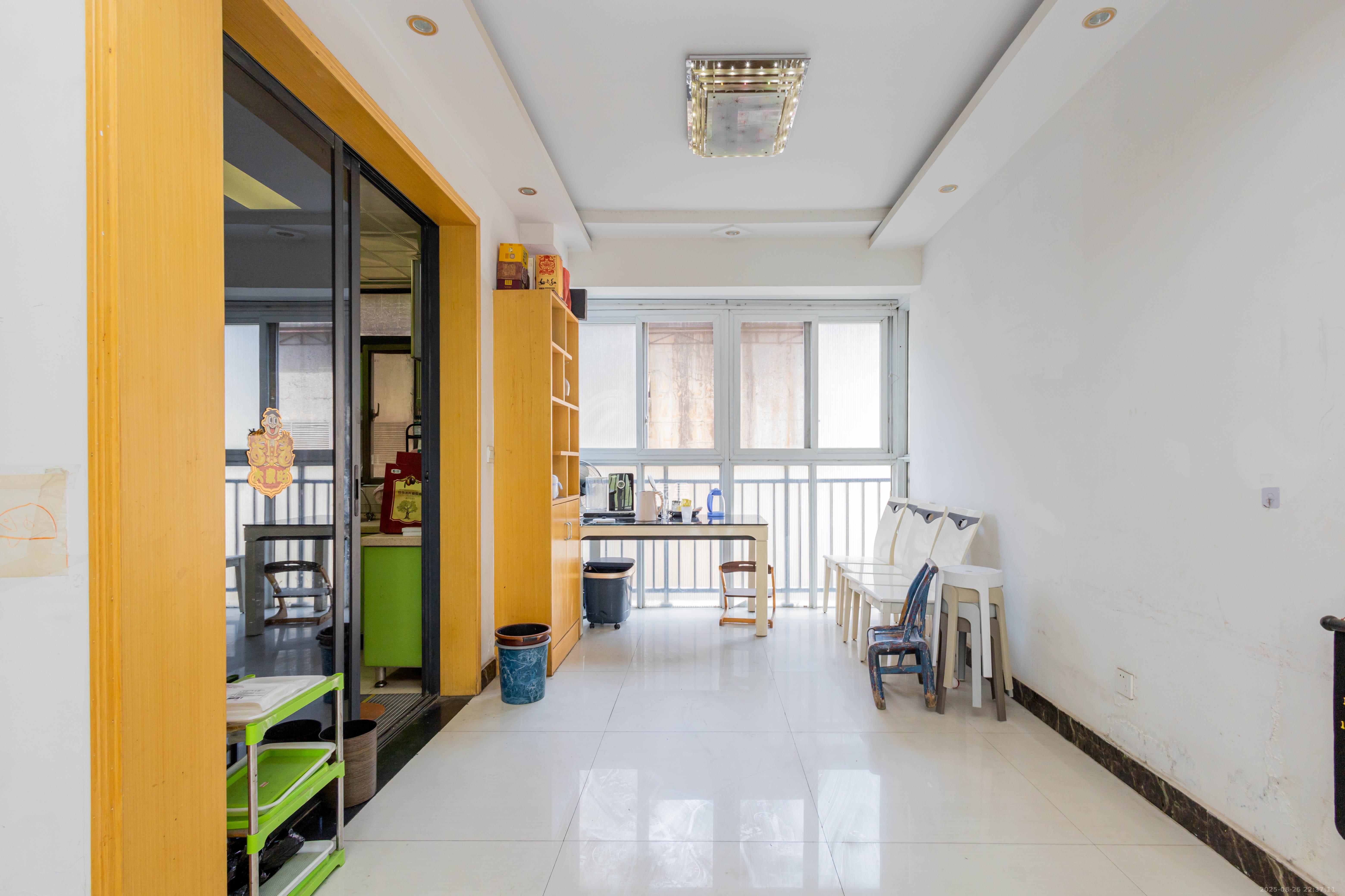 东岸城邦  3室2厅2卫    95.0万 东岸城邦  3室2厅2卫    95.0万客厅