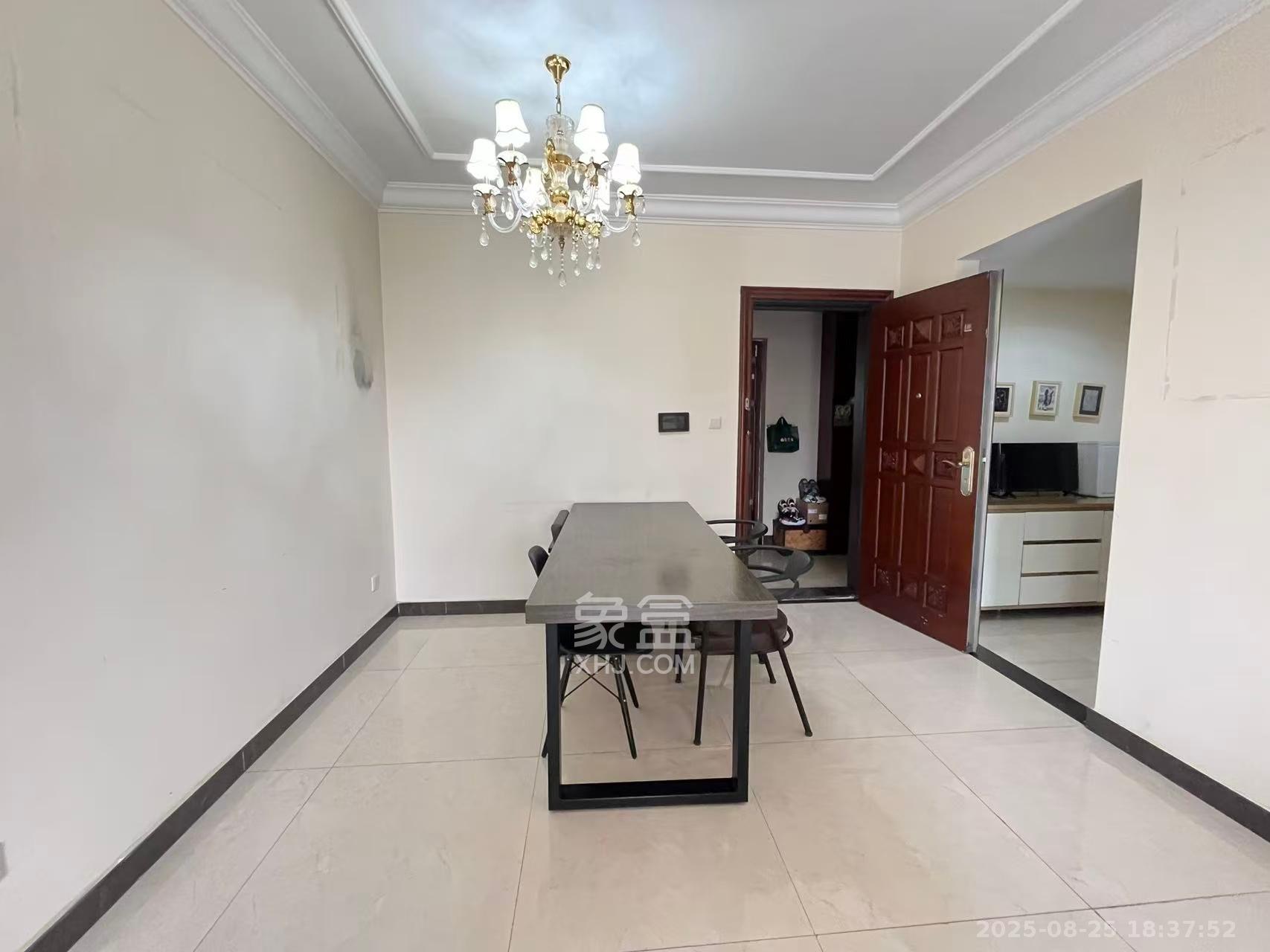 恒大雅苑 3室2厅2卫 2800.0元/月 恒大雅苑 3室2厅2卫 2800.0元/月室内图