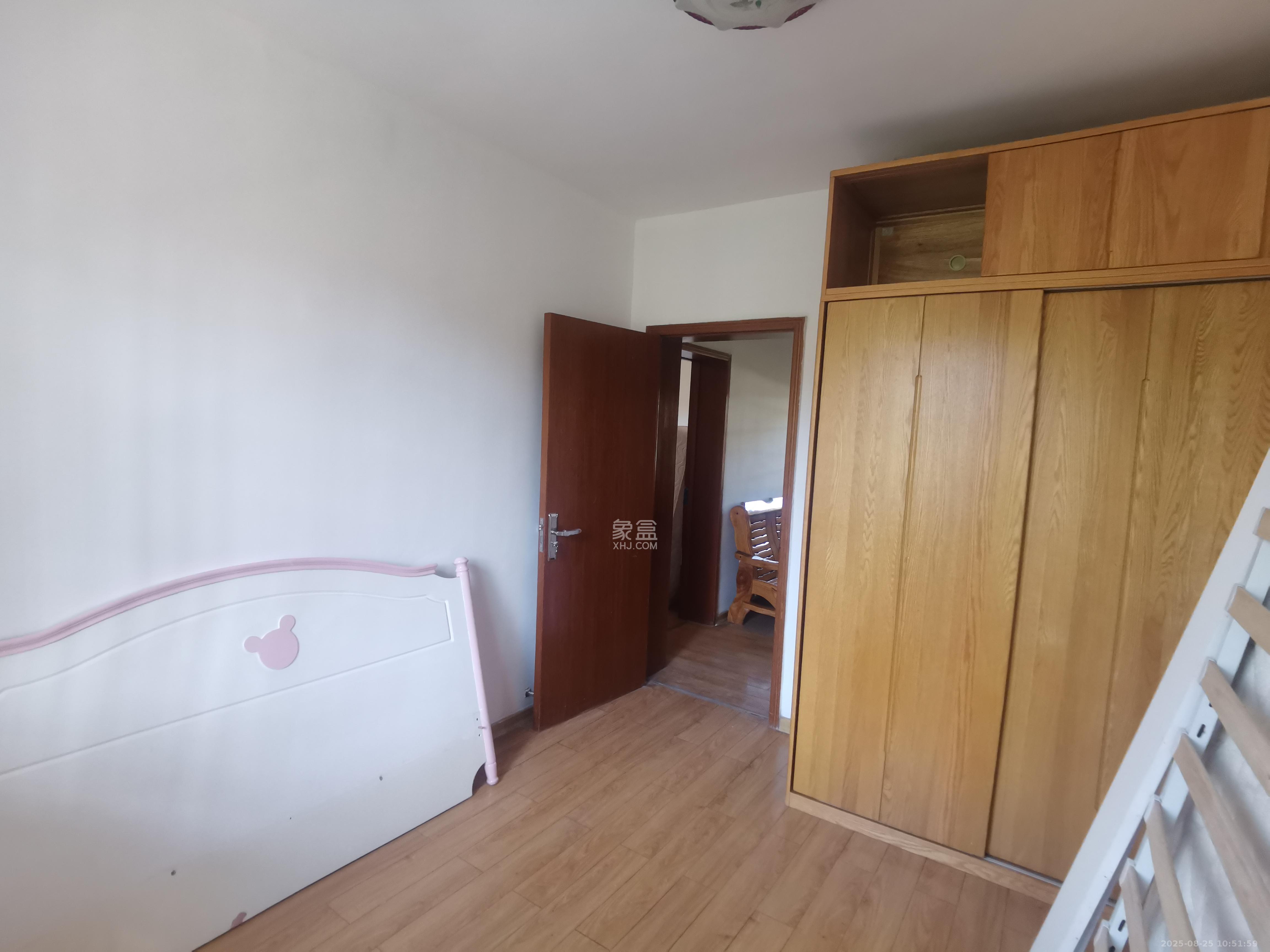 桔园小区1-8片  3室1厅1卫    1700.0元/月 桔园小区1-8片  3室1厅1卫    1700.0元/月室内图