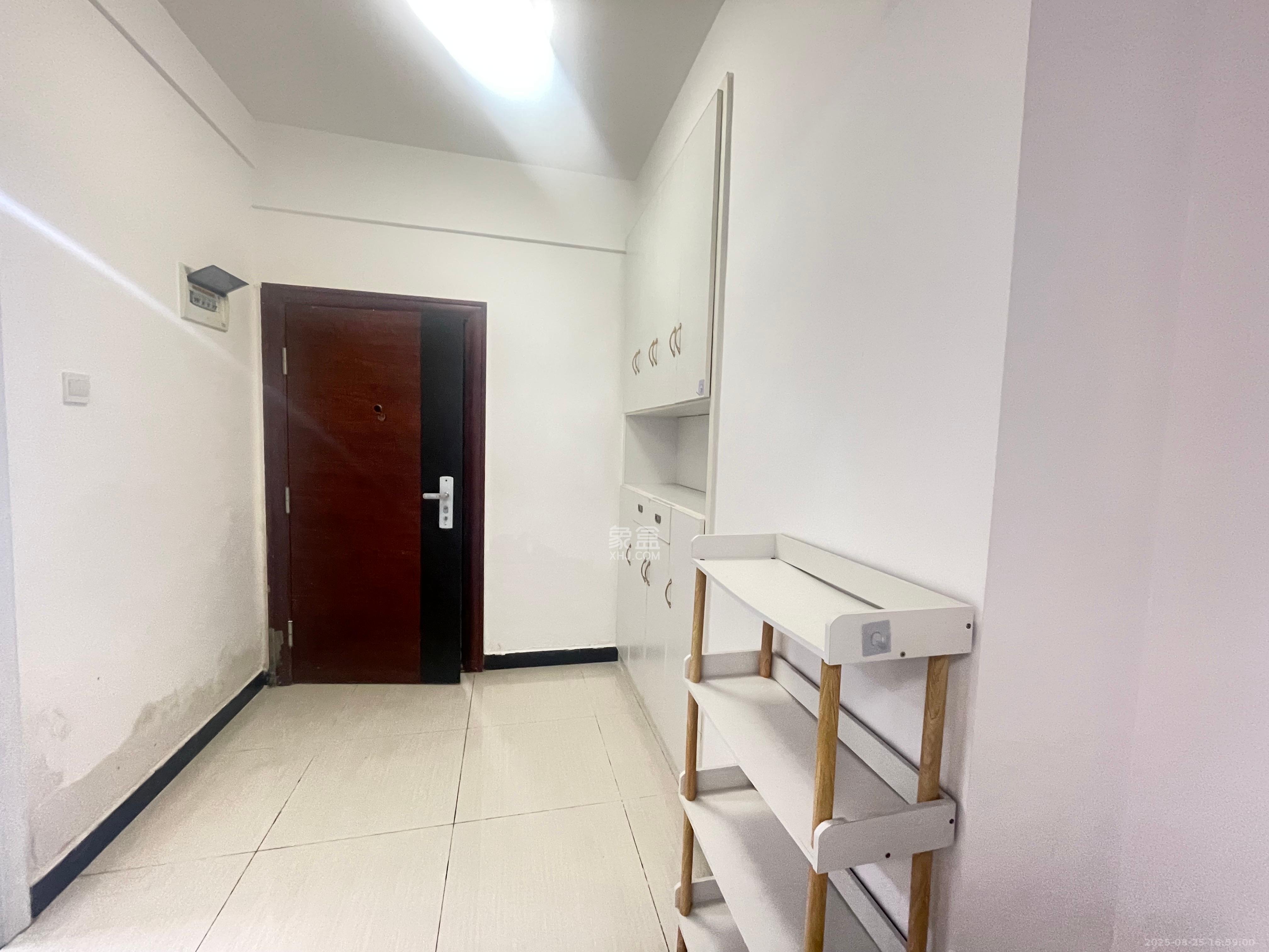 东友星座  1室1厅1卫    1800.0元/月 东友星座  1室1厅1卫    1800.0元/月室内图1