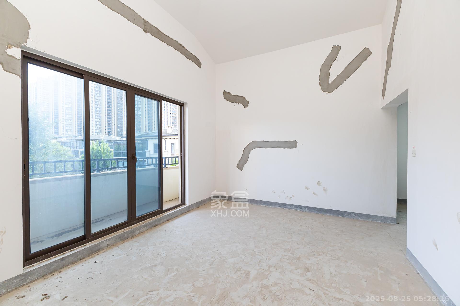 龙湖湘风原著（龙湖湘风星城）  5室2厅2卫    418.0万卧室