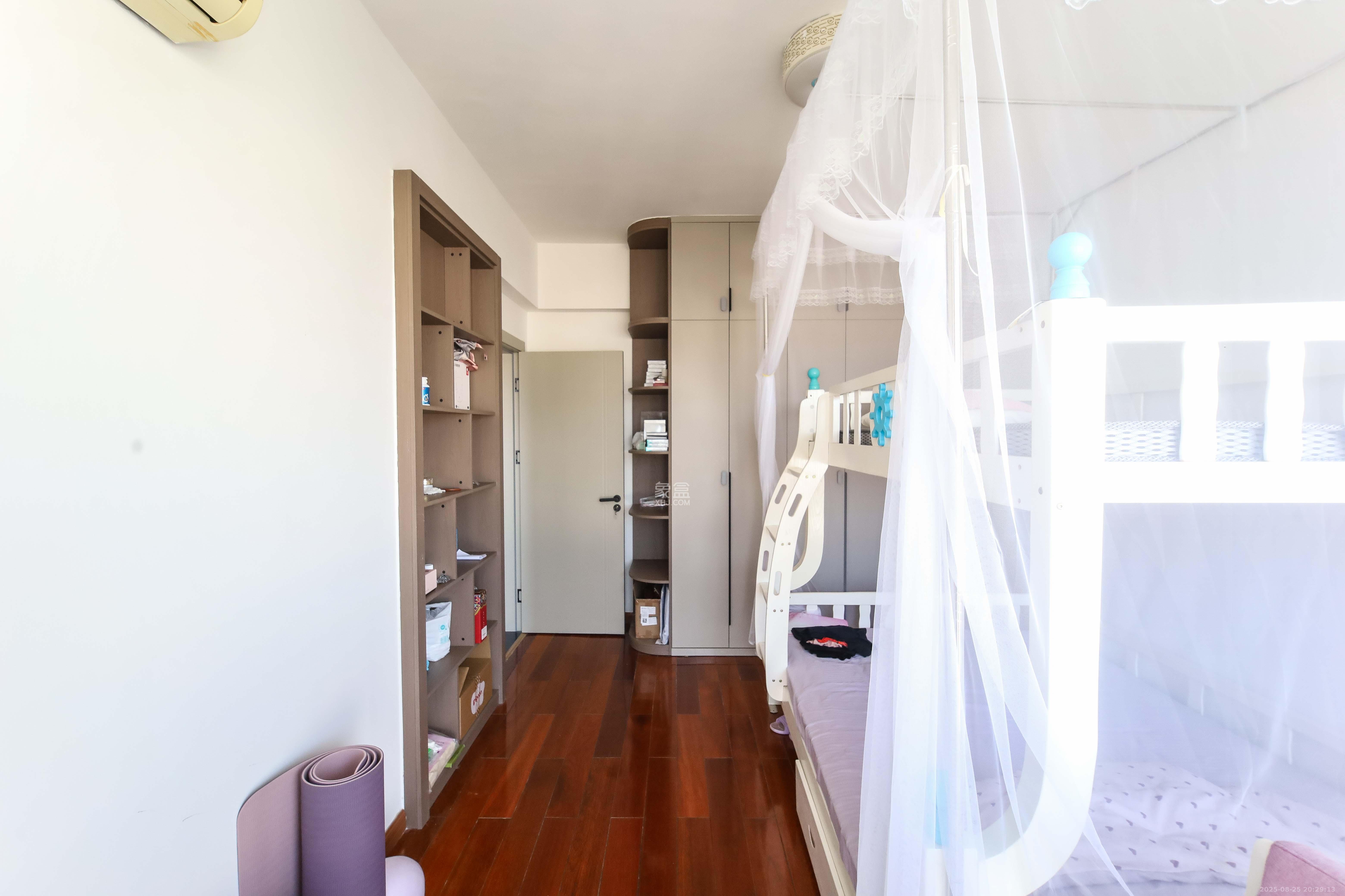 银港水晶城  3室2厅2卫    120.0万 银港水晶城  3室2厅2卫    120.0万卧室