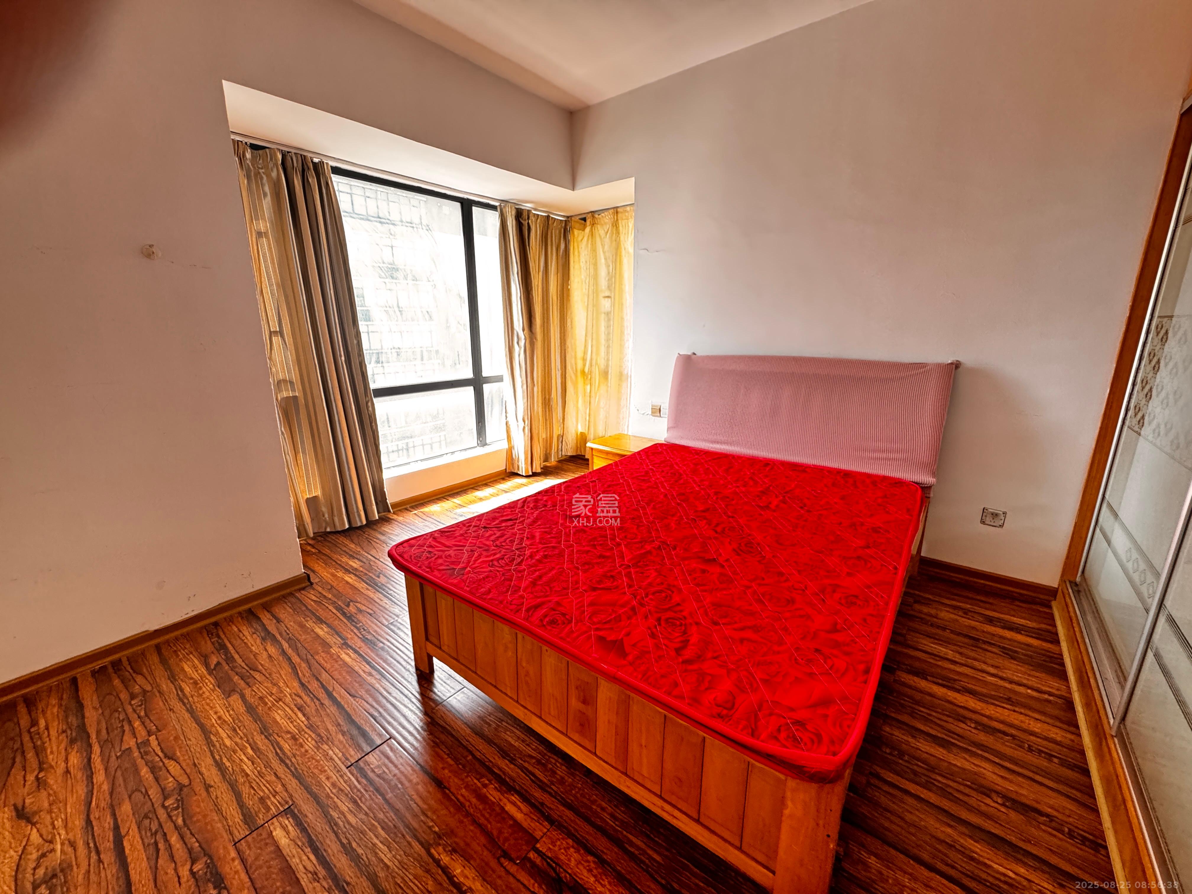 极目楚天  3室2厅1卫    2300.0元/月 极目楚天  3室2厅1卫    2300.0元/月室内图