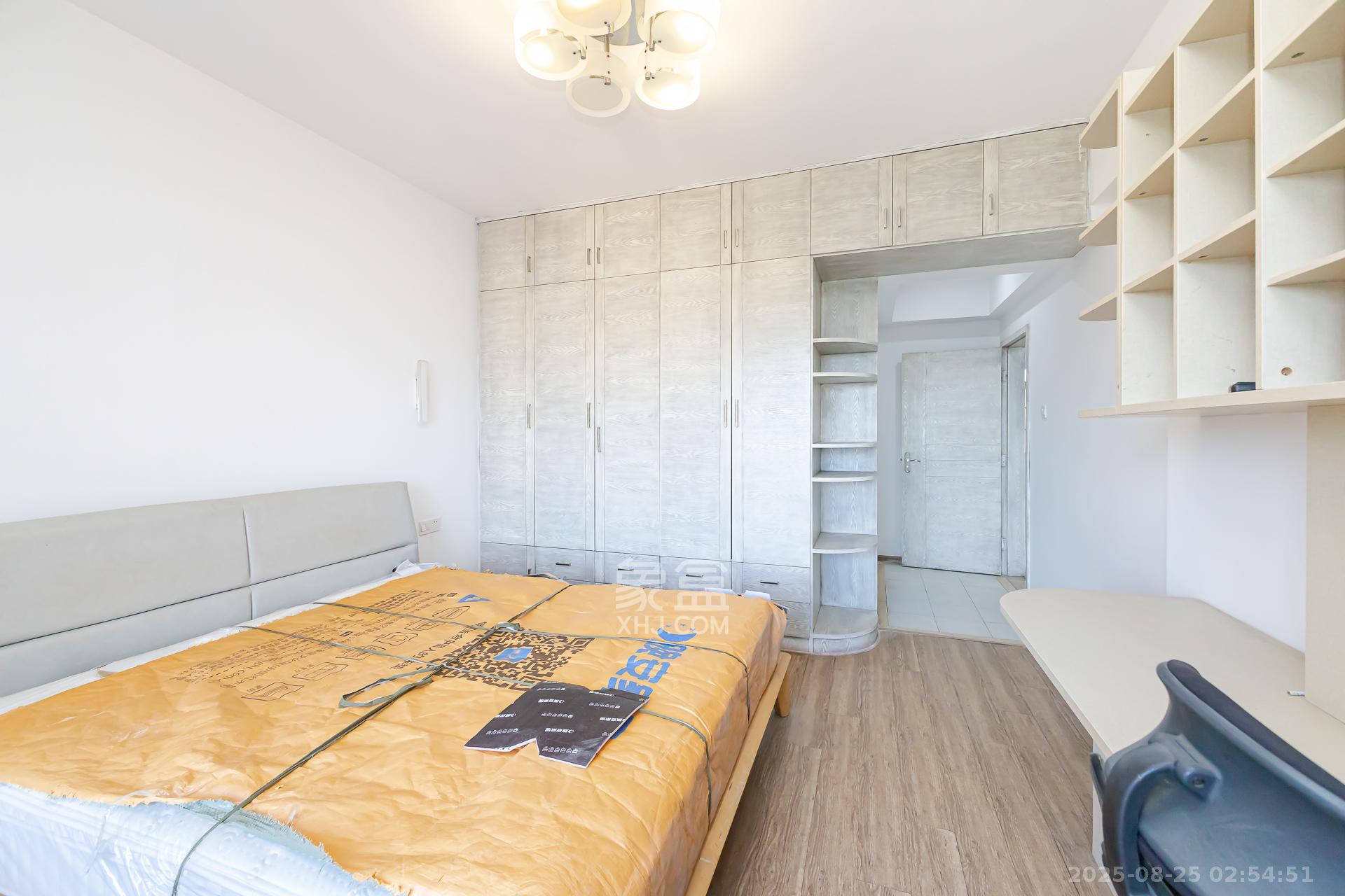 珠江东方明珠(新地东方明珠)三期 3室2厅2卫 70.0万 珠江东方明珠(新地东方明珠)三期 3室2厅2卫 70.0万卧室