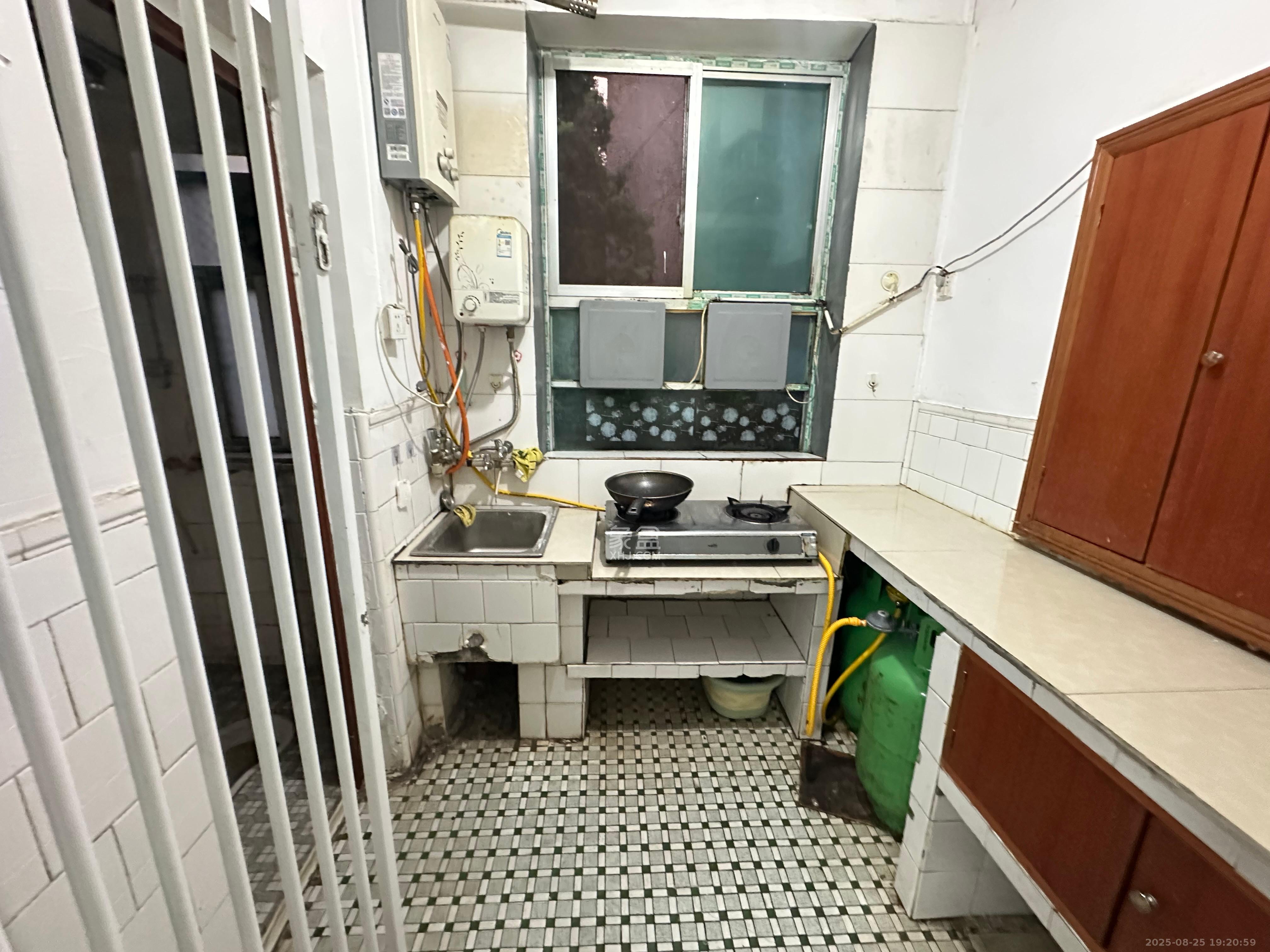 牛婆塘社区  2室1厅1卫   1600.00元/月室内图