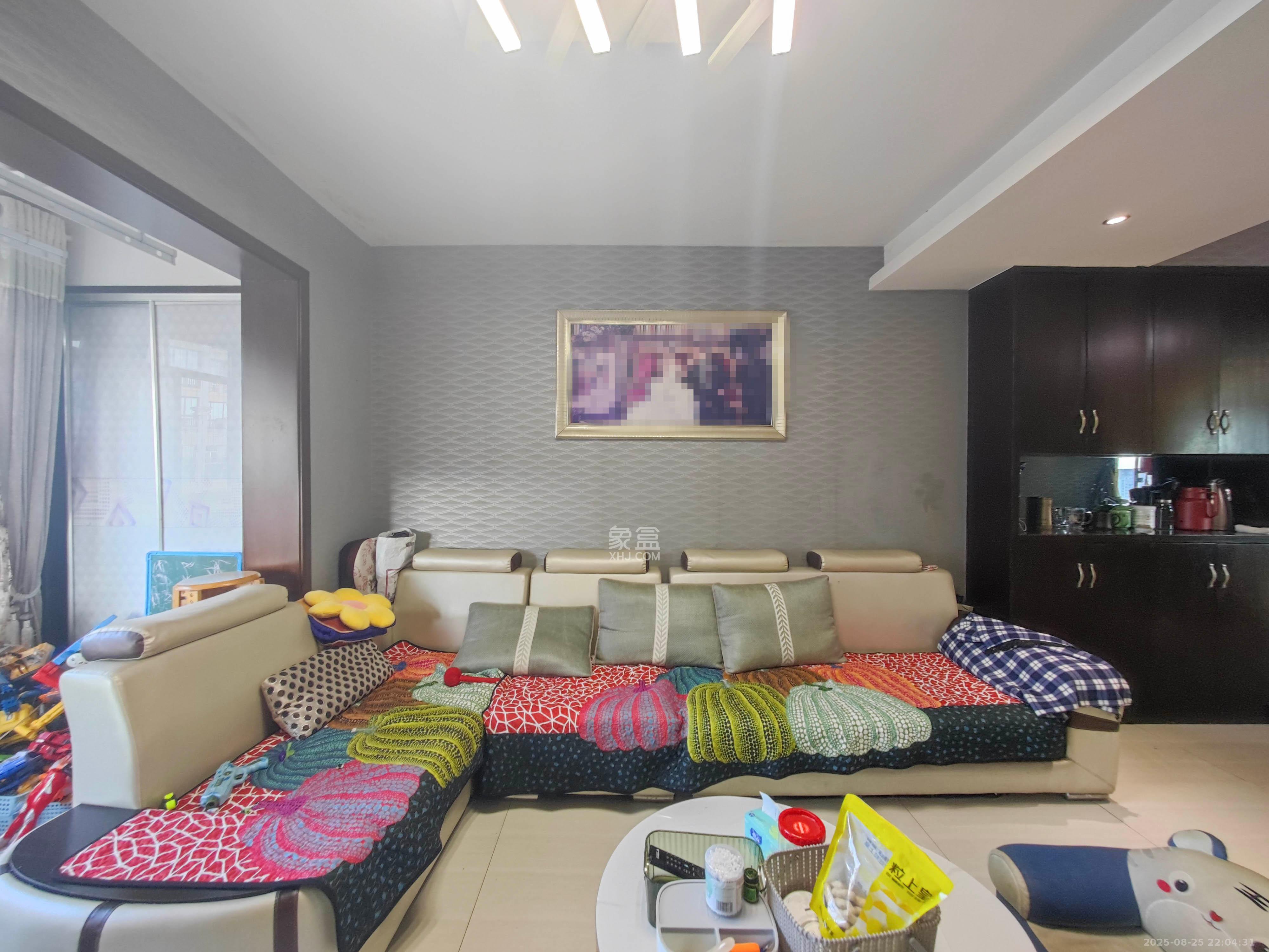 七里香榭  3室2厅2卫    76.8万 七里香榭  3室2厅2卫    76.8万客厅