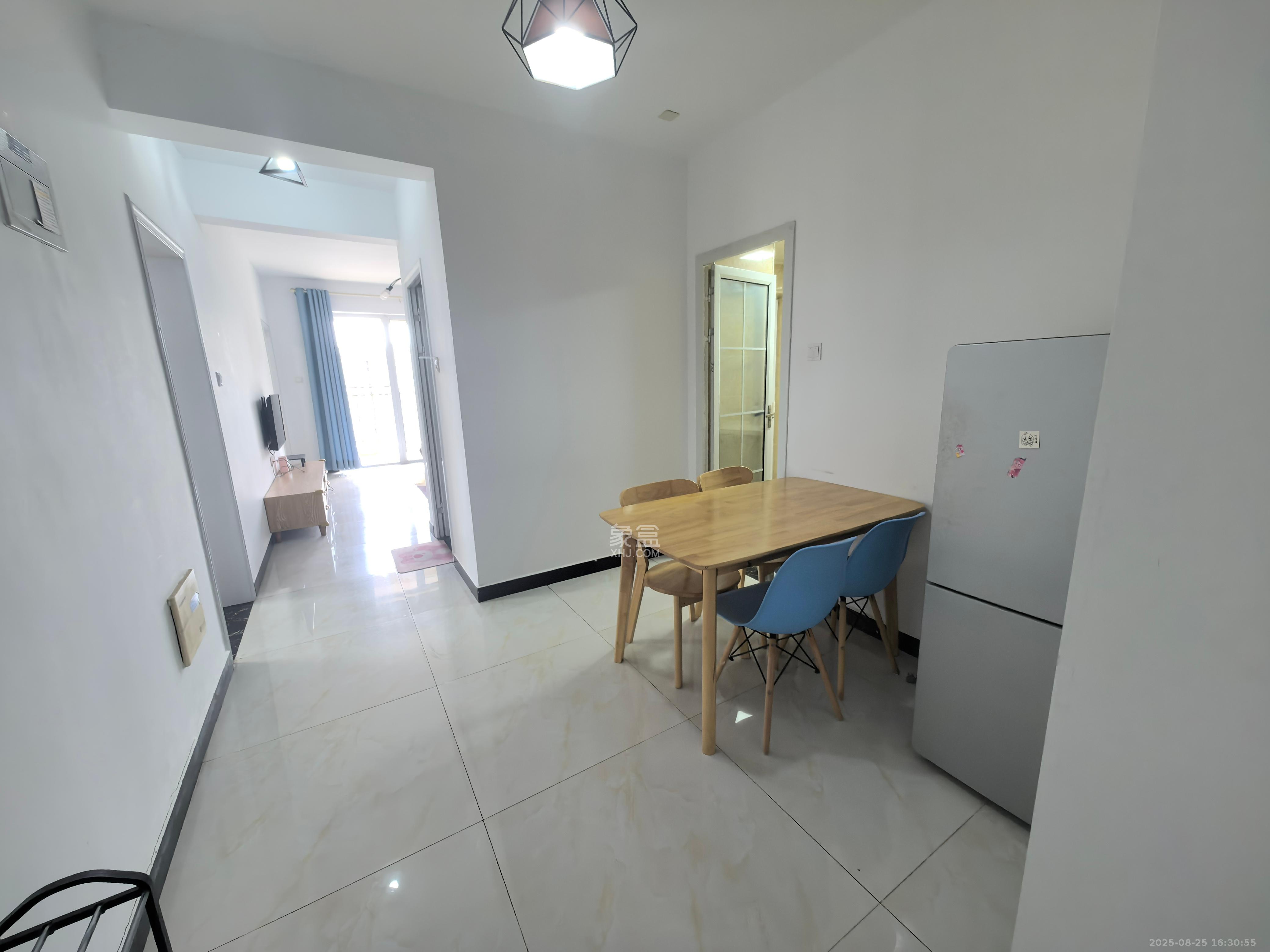 万国城(当代满庭春MOMA)三期  1室2厅1卫    2200.0元/月 万国城(当代满庭春MOMA)三期  1室2厅1卫    2200.0元/月室内图