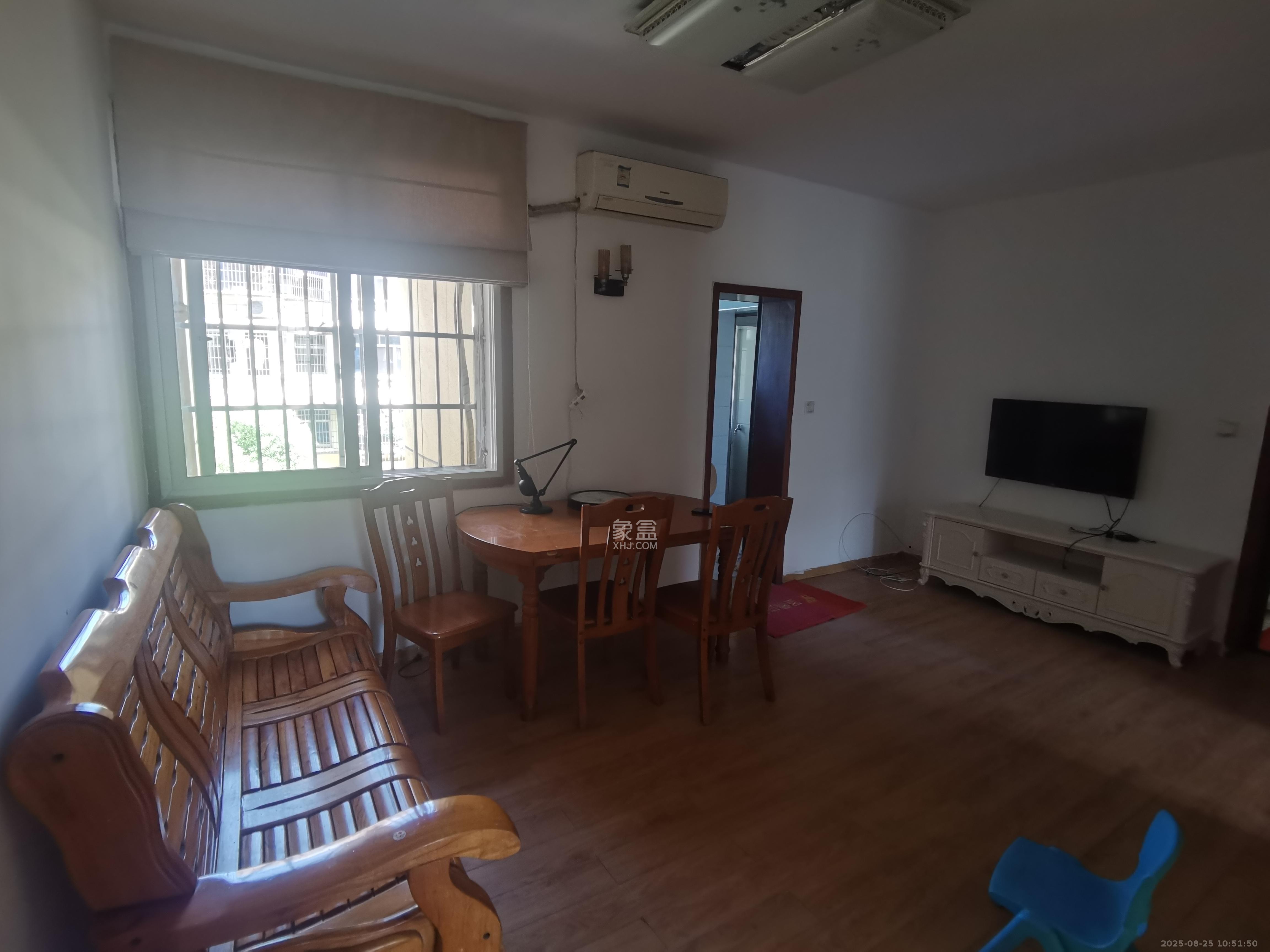 桔园小区1-8片  3室1厅1卫    1700.0元/月 桔园小区1-8片  3室1厅1卫    1700.0元/月室内图