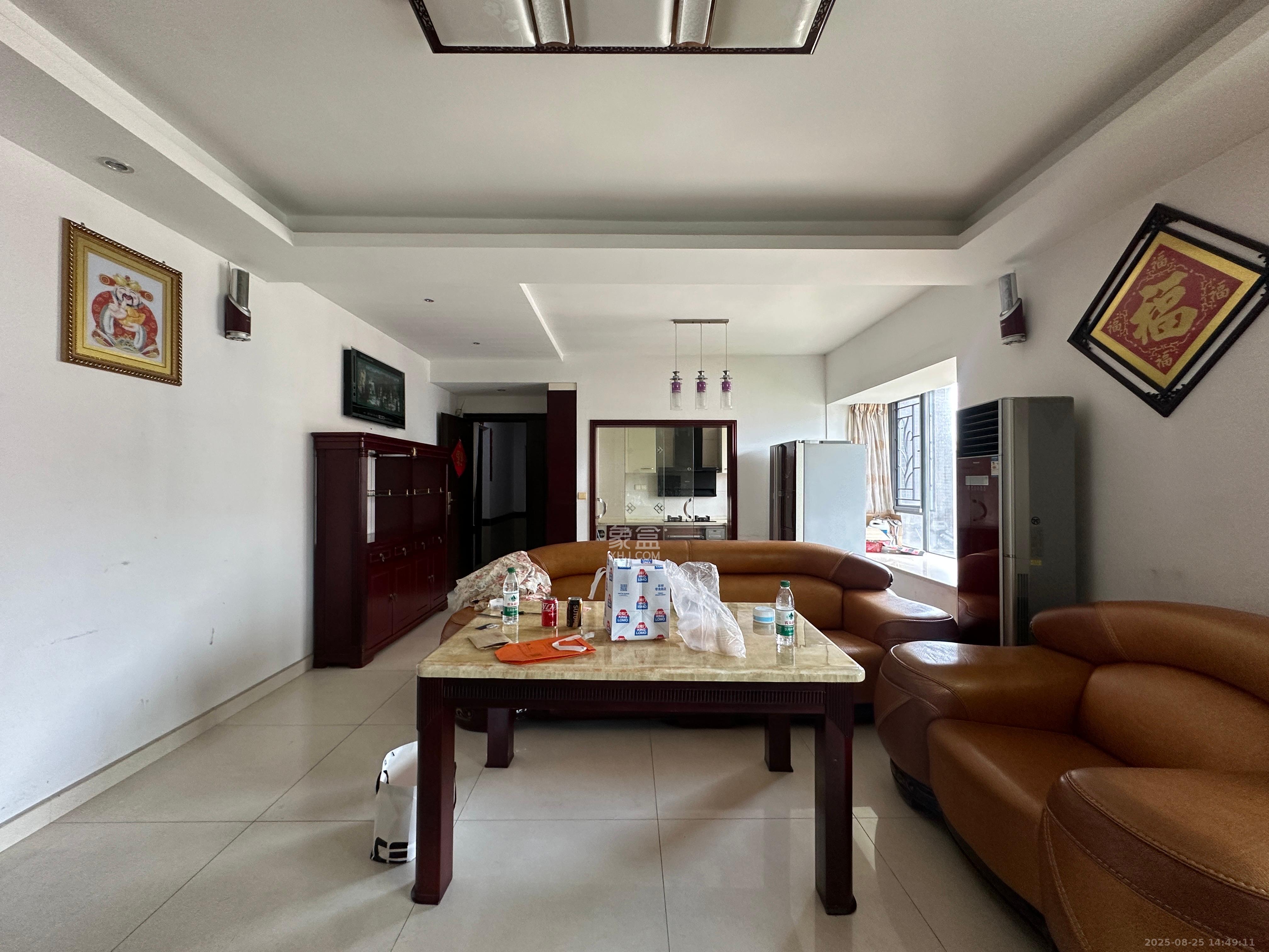 滨江君悦香邸  4室2厅2卫    3300.0元/月室内图