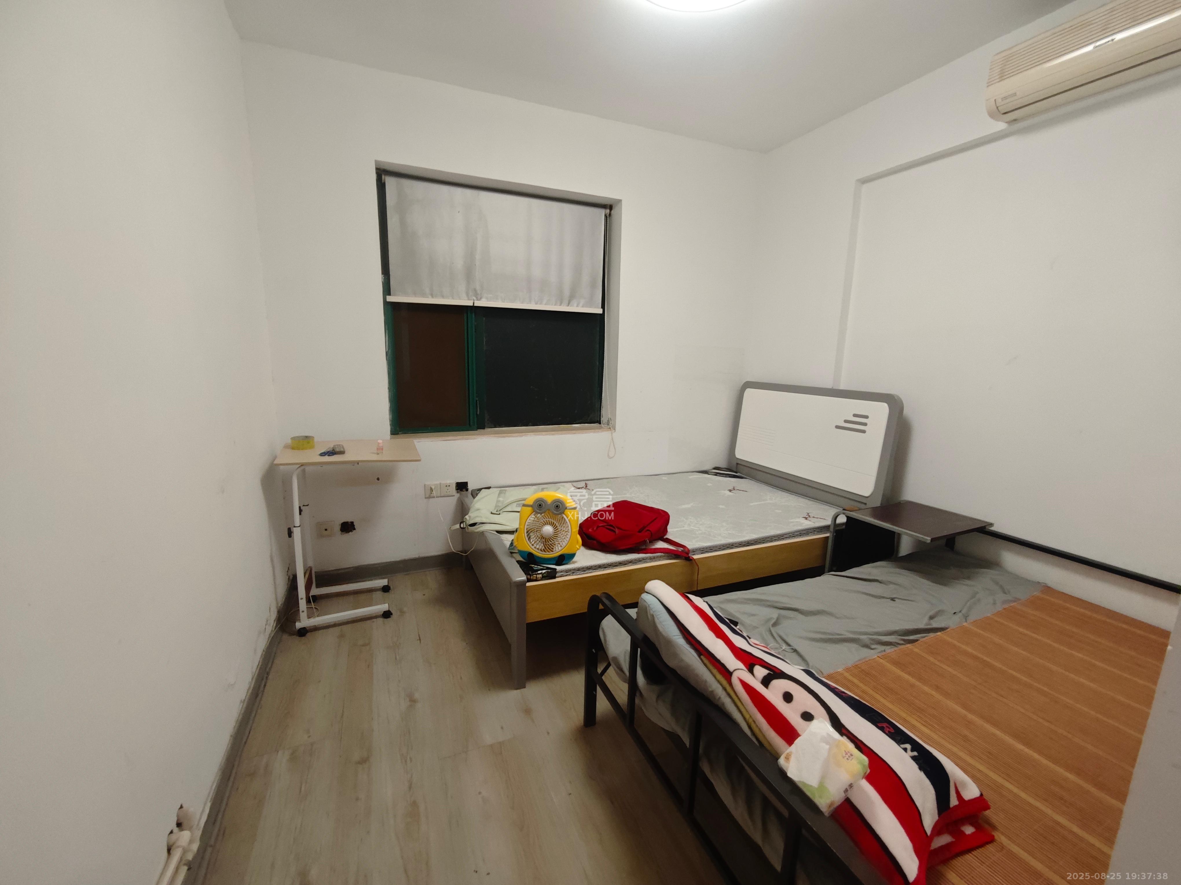 王府花园 3室2厅1卫 2600.0元/月 王府花园 3室2厅1卫 2600.0元/月室内图