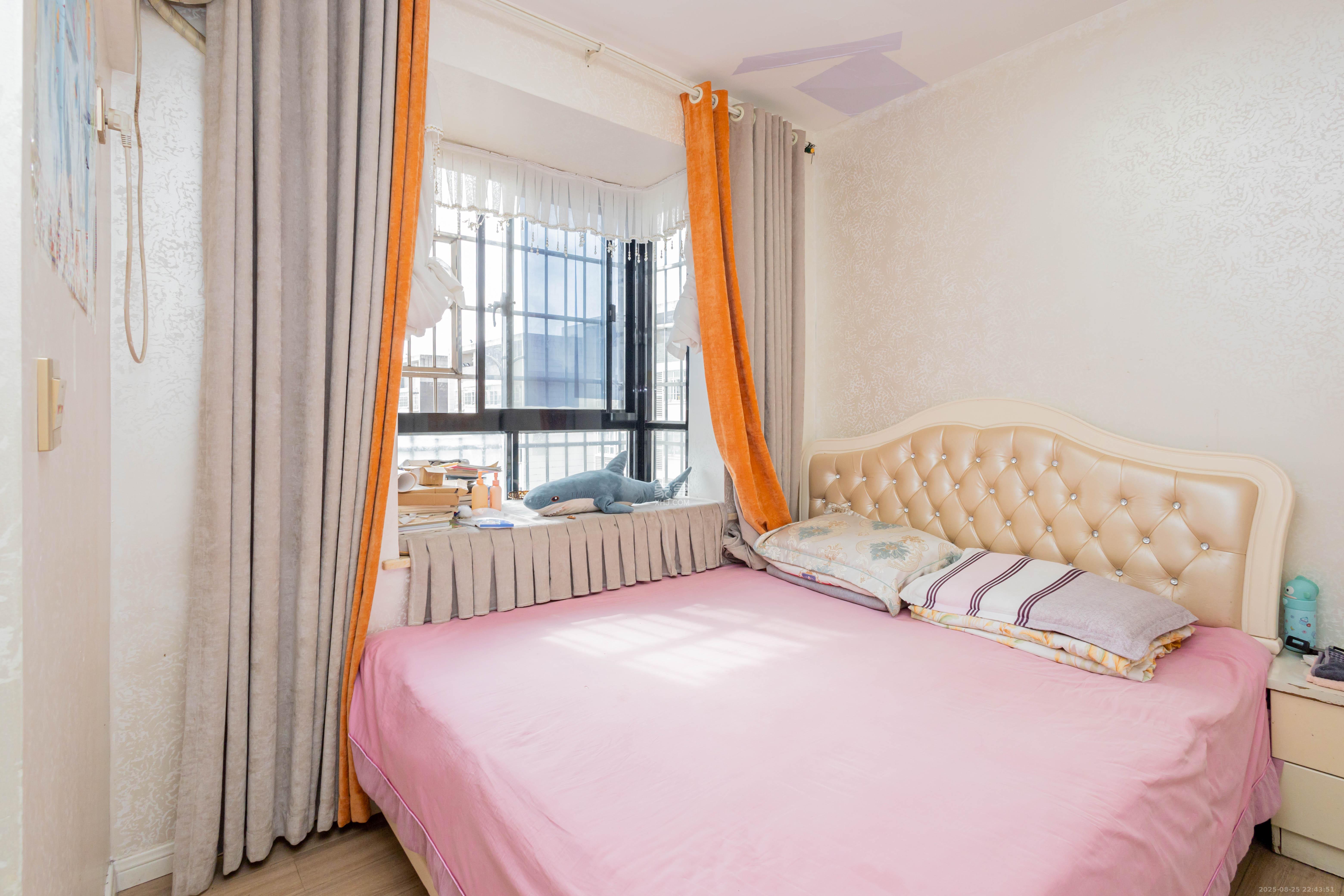 未来蜂巢 3室2厅1卫 69.0万 未来蜂巢 3室2厅1卫 69.0万卧室