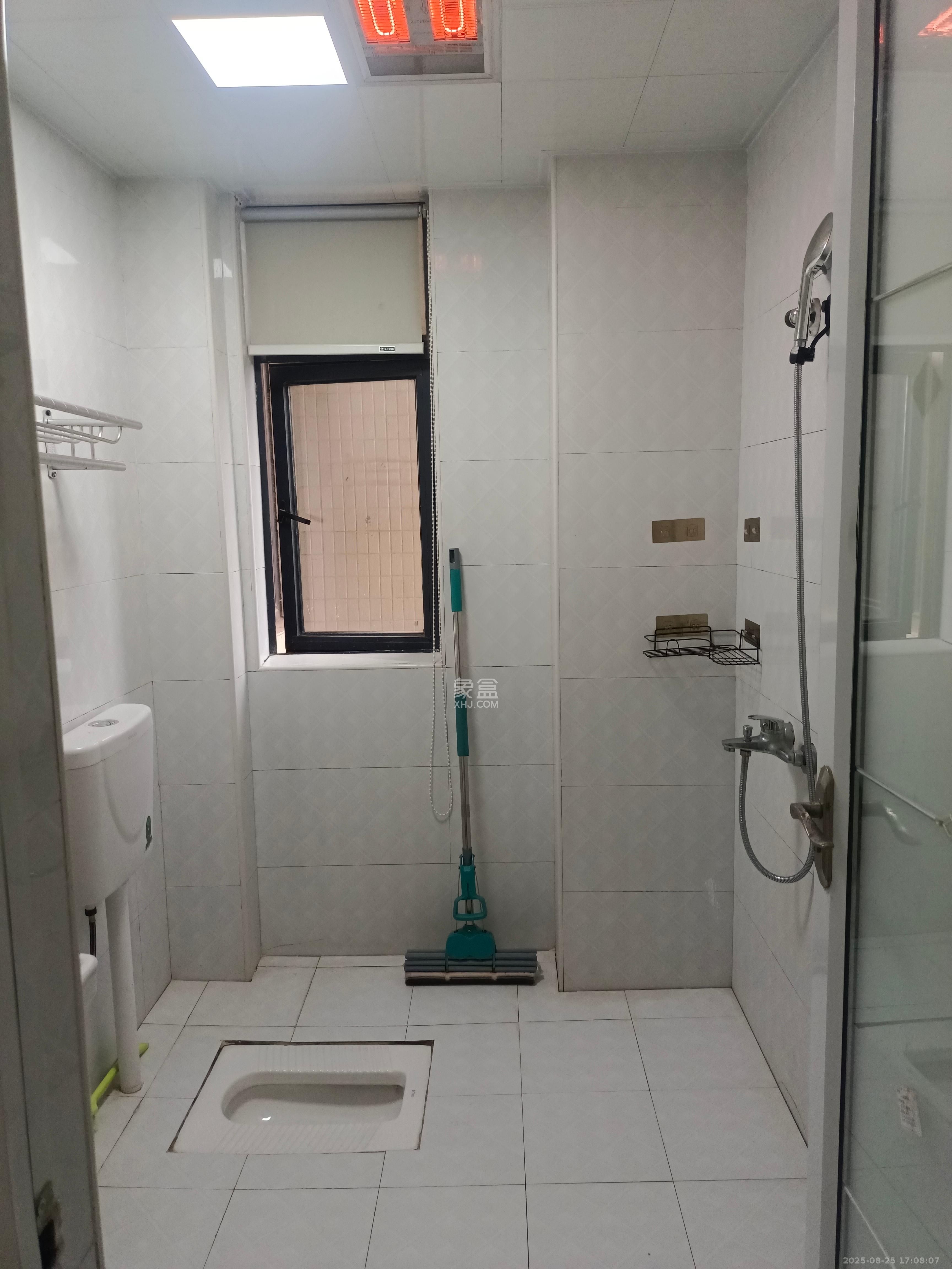 蓝山郡  3室1厅2卫    2300.0元/月室内图