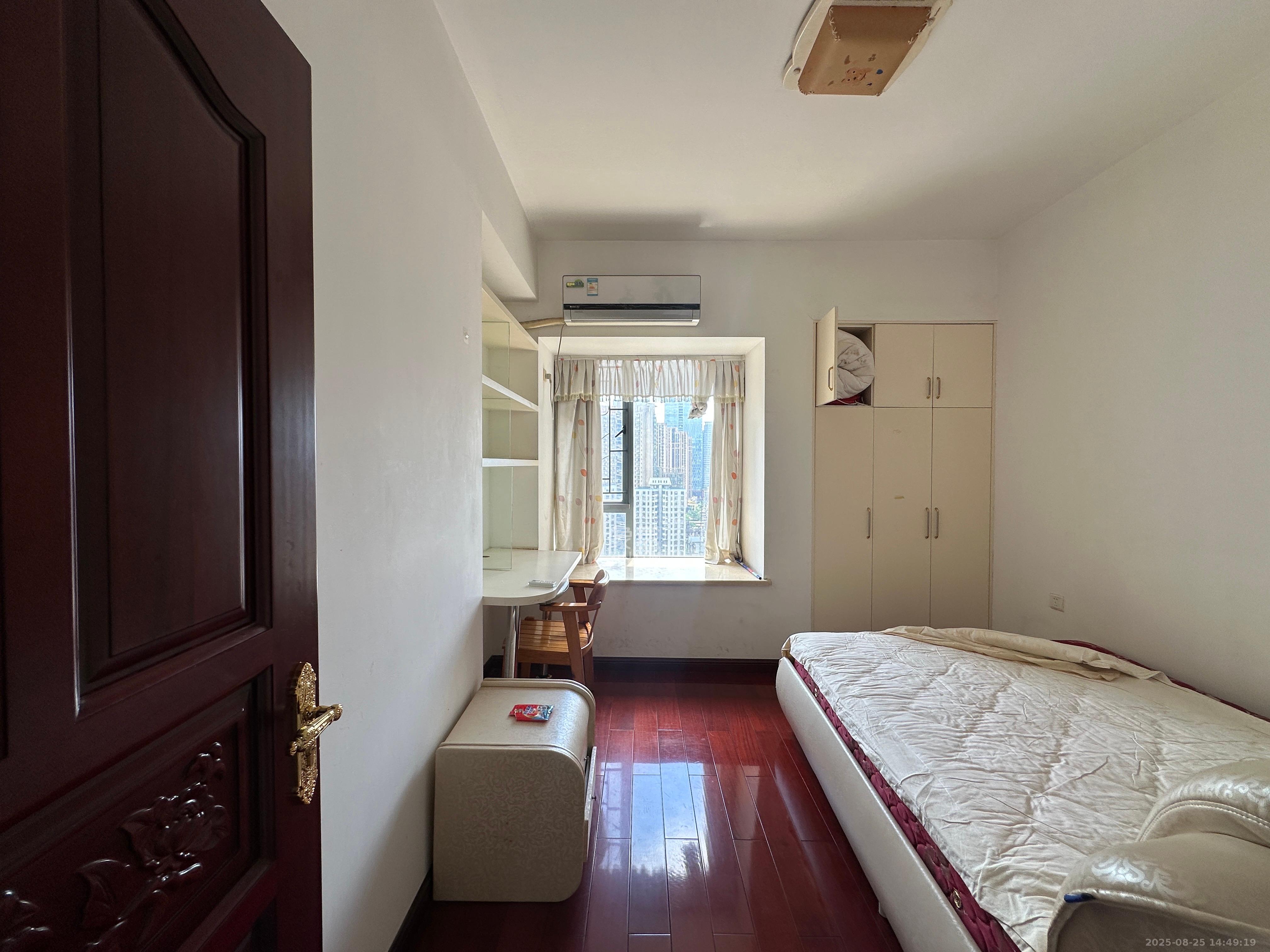 滨江君悦香邸  4室2厅2卫    3300.0元/月 滨江君悦香邸  4室2厅2卫    3300.0元/月室内图