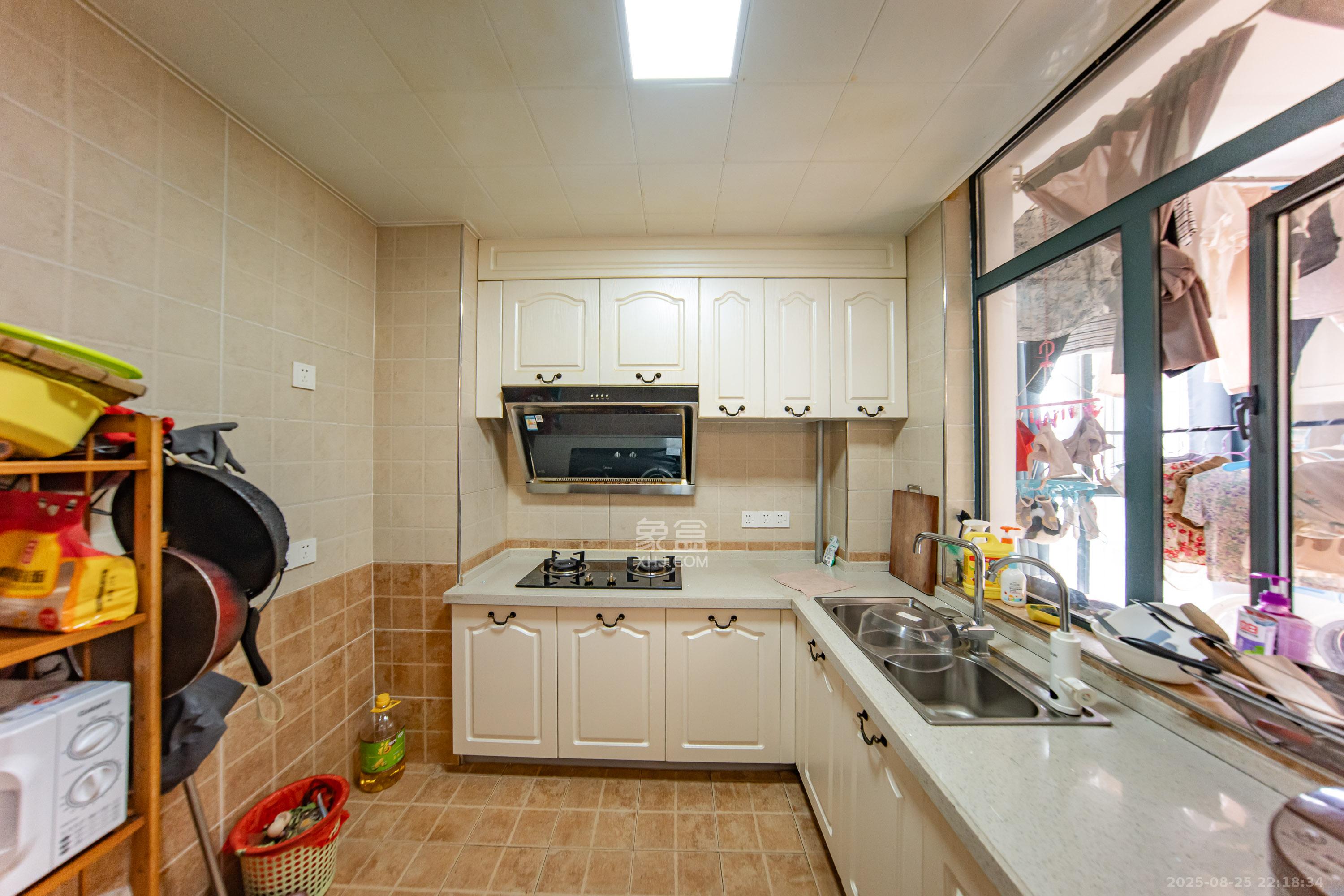 枫华府第  3室2厅1卫    64.0万 枫华府第  3室2厅1卫    64.0万厨房