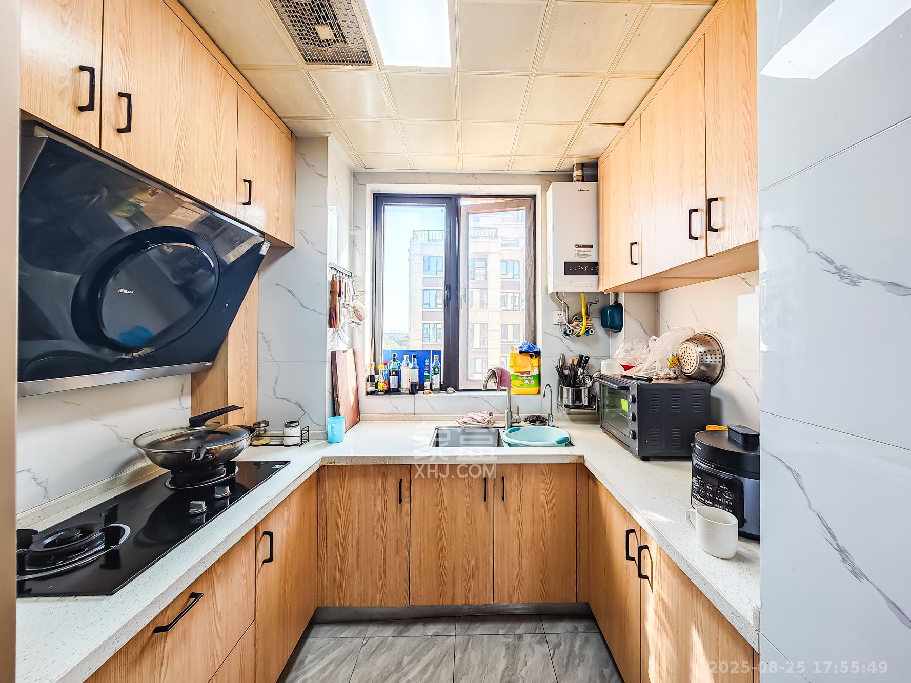 绿地海外滩二期  3室2厅1卫    62.0万厨房