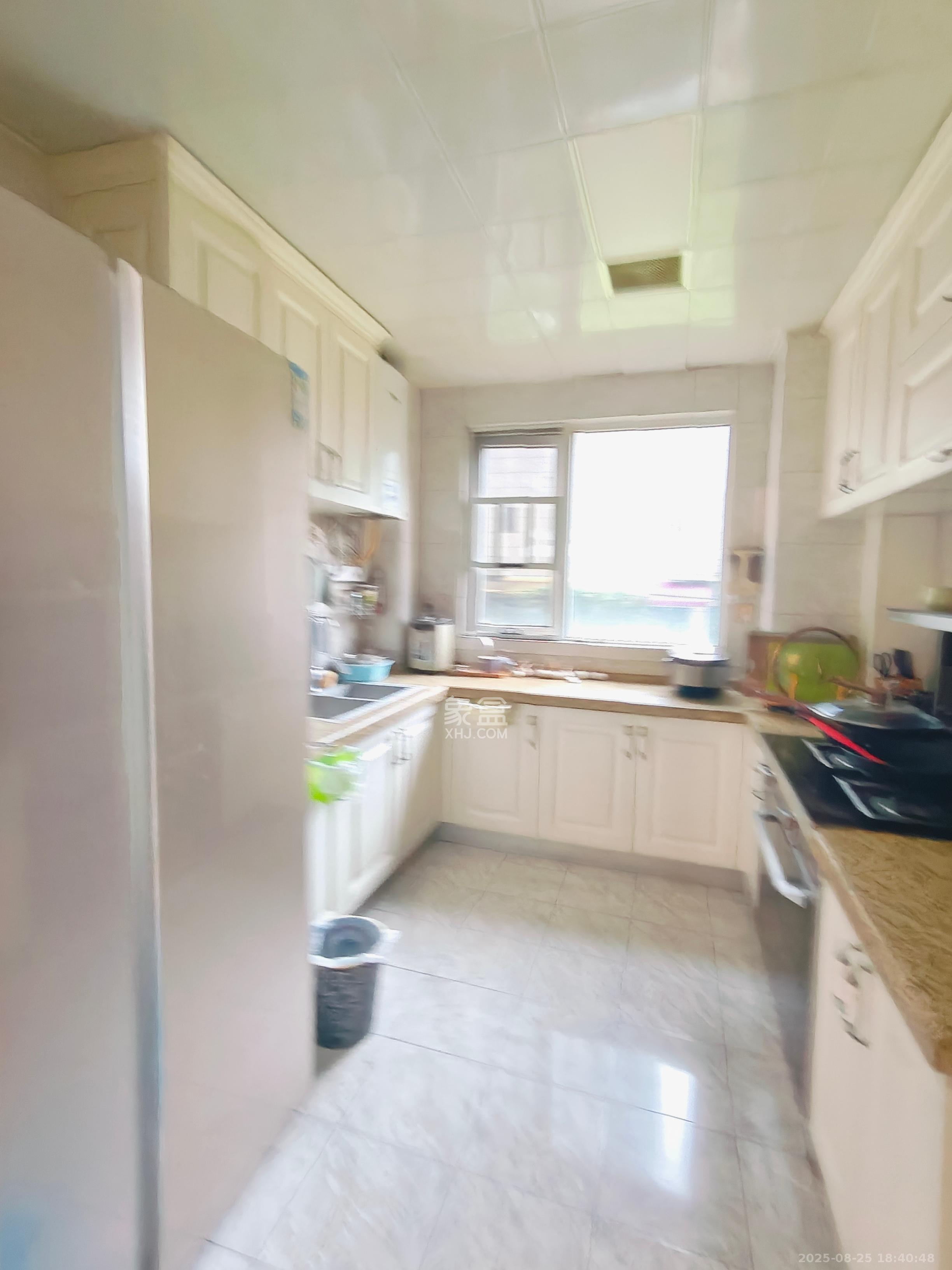 荣盛花语城  4室2厅2卫    3200.0元/月 荣盛花语城  4室2厅2卫    3200.0元/月室内图