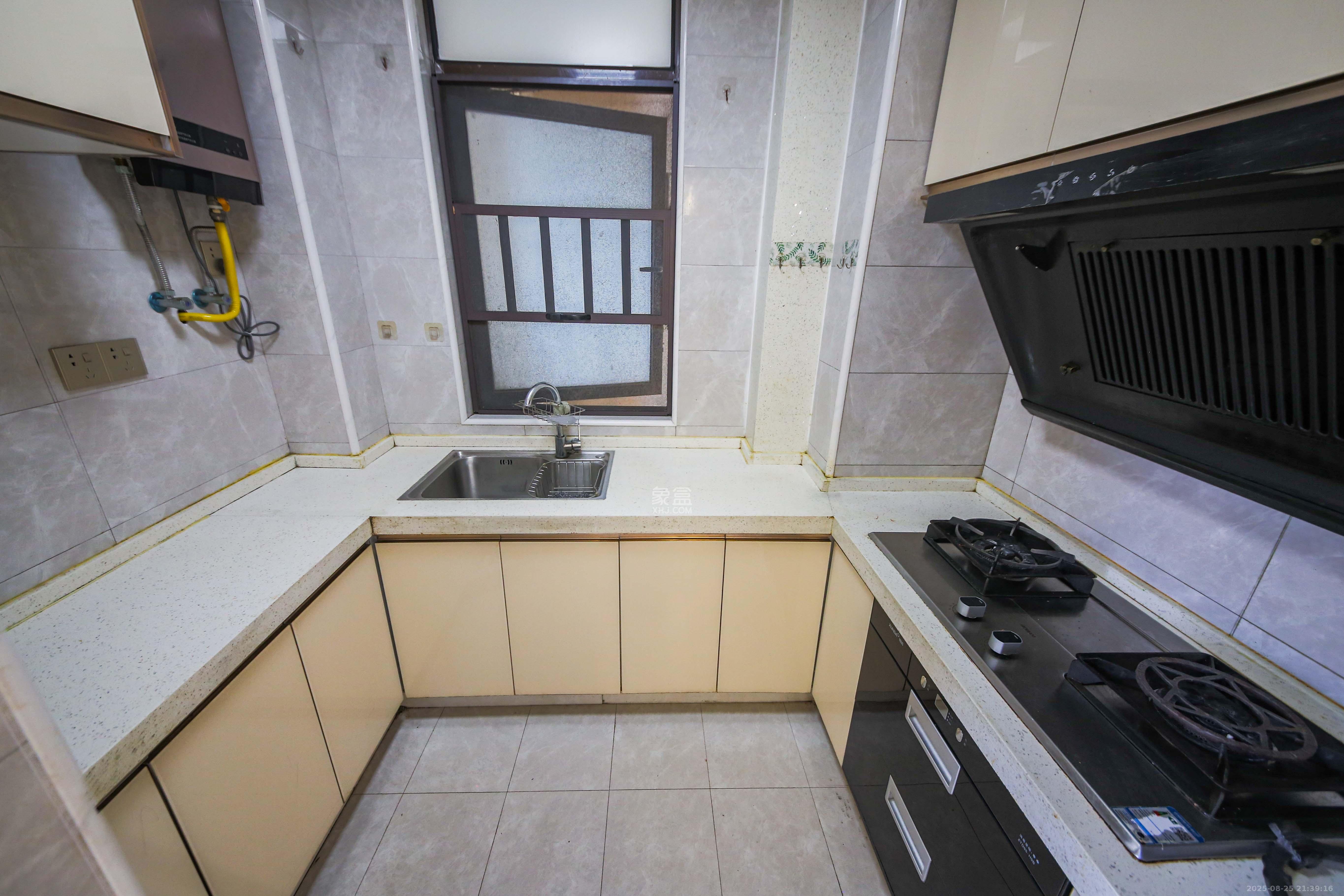 中建信和城  2室2厅1卫    95.0万 中建信和城  2室2厅1卫    95.0万厨房