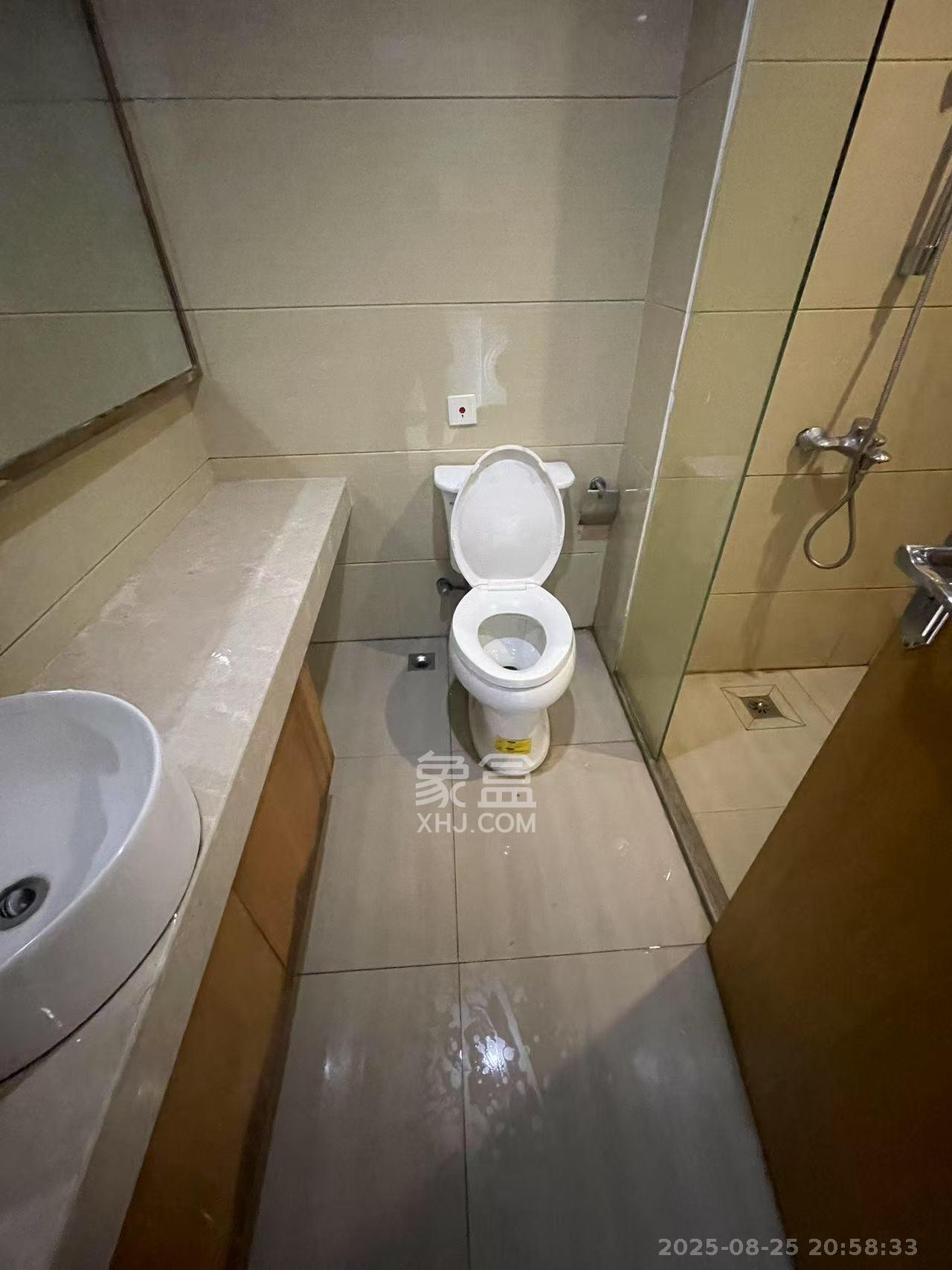 五一钻界  1室1厅1卫    2200.0元/月 五一钻界  1室1厅1卫    2200.0元/月室内图