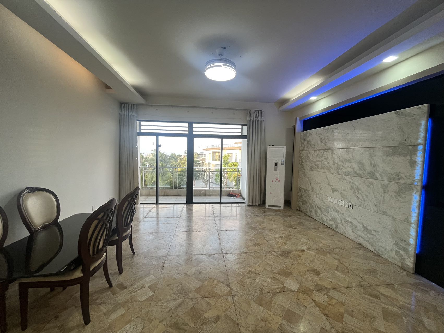 泰达比华利山庄 4室3厅4卫 6000.0元/月 泰达比华利山庄 4室3厅4卫 6000.0元/月室内图