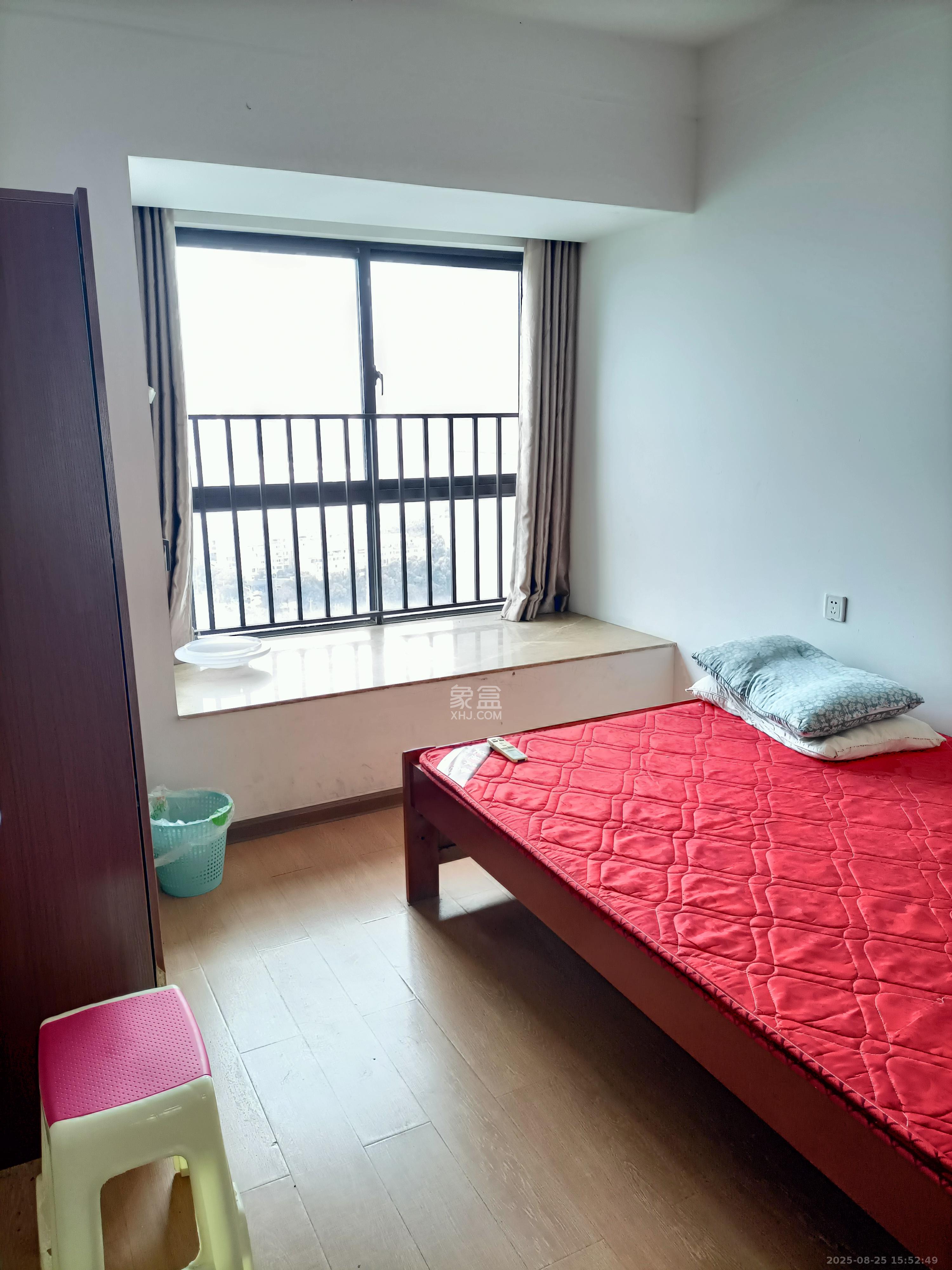 绿地中央广场  3室2厅2卫    3200.0元/月室内图