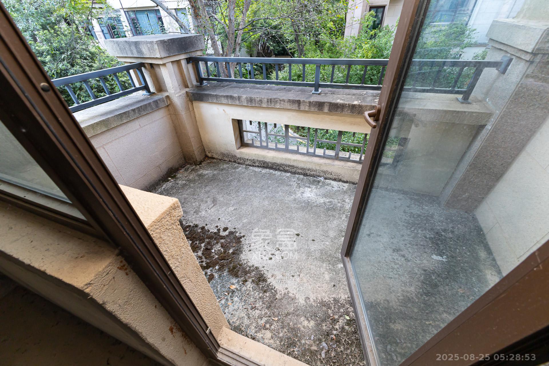 龙湖湘风原著（龙湖湘风星城）  5室2厅2卫    418.0万阳台