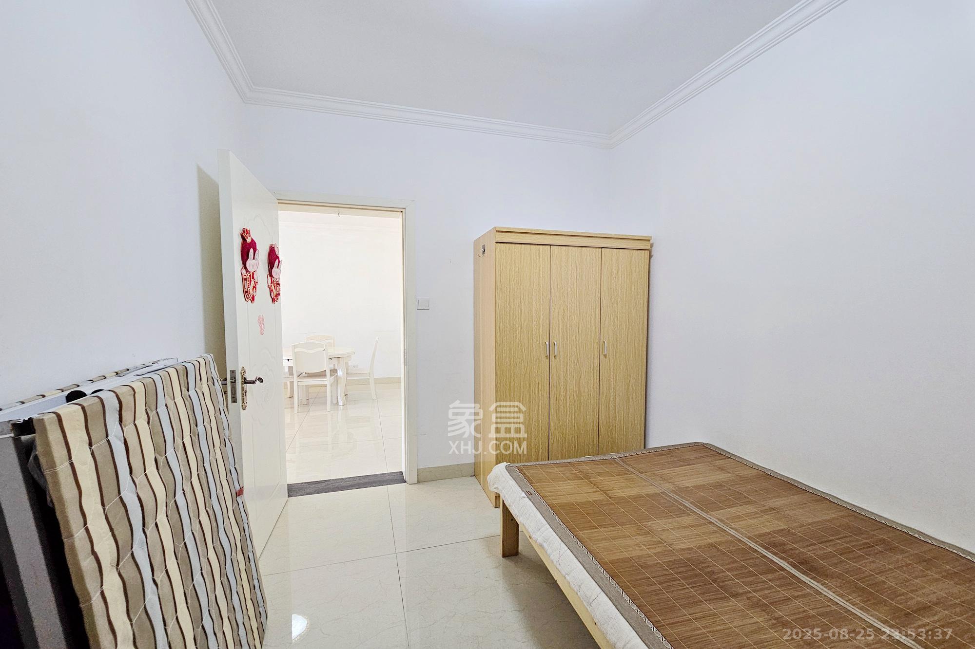 阳光城尚东湾学园区  2室1厅1卫    70.0万 阳光城尚东湾学园区  2室1厅1卫    70.0万卧室