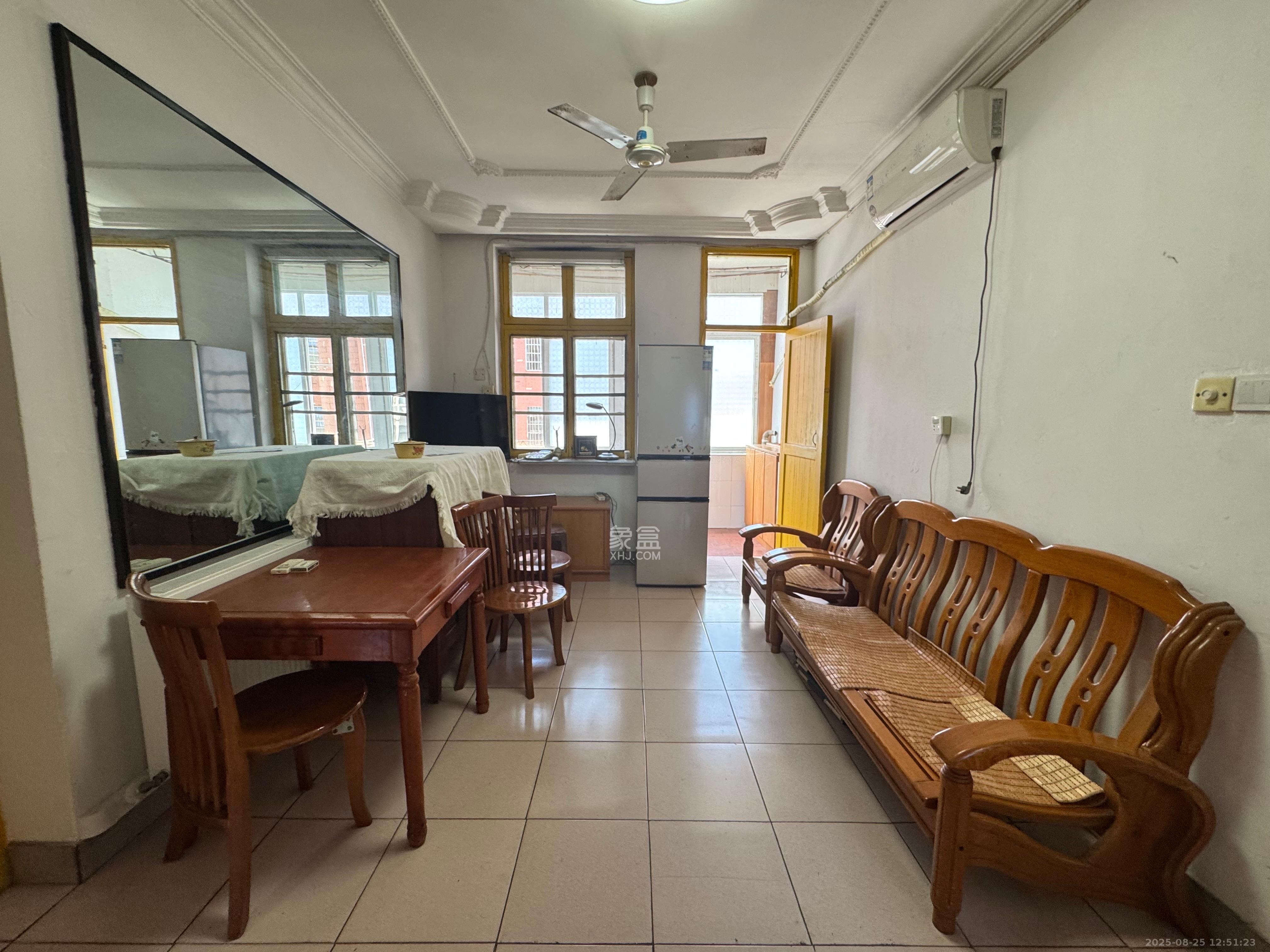 仰天湖省送变电宿舍  3室2厅1卫    2200.0元/月 仰天湖省送变电宿舍  3室2厅1卫    2200.0元/月