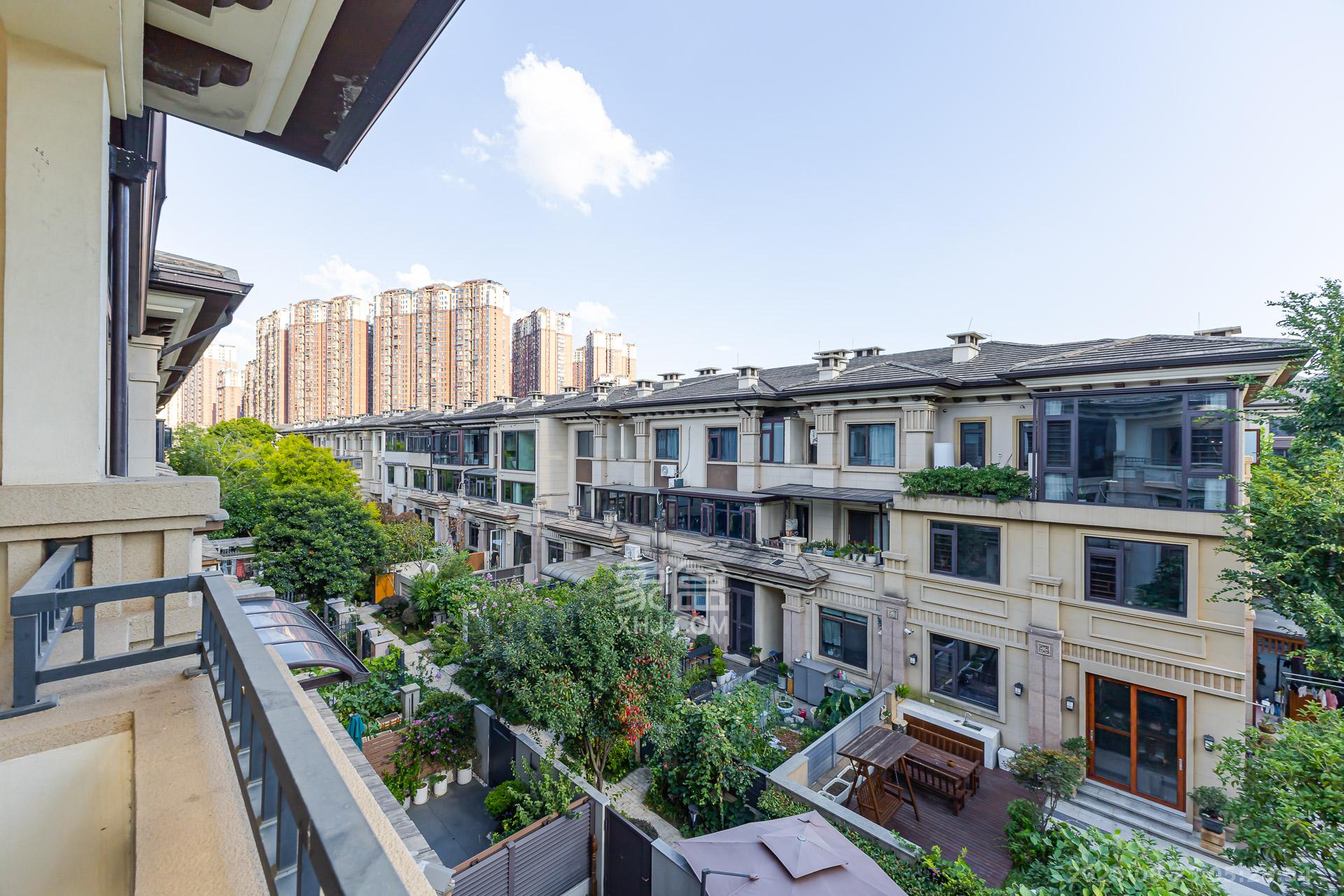 龙湖湘风原著（龙湖湘风星城）  5室2厅2卫    418.0万阳台