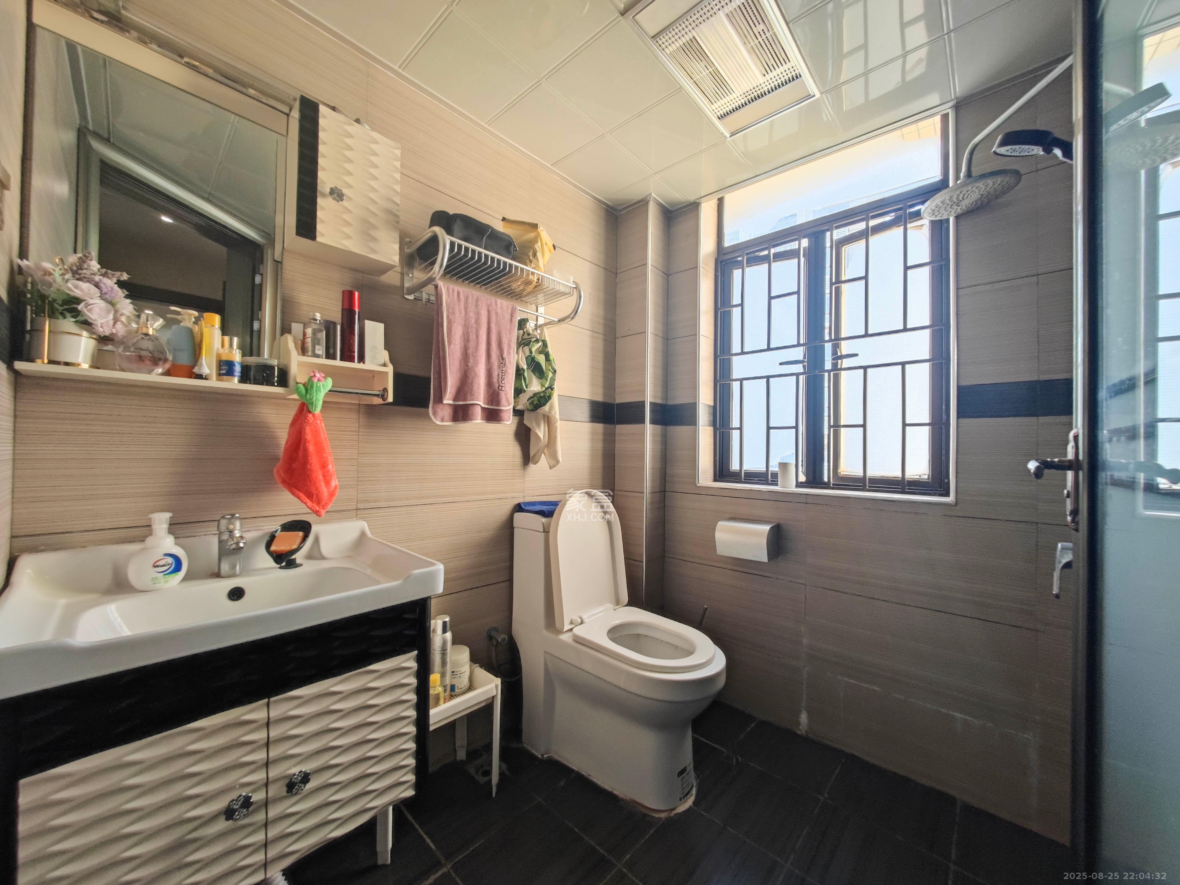 七里香榭  3室2厅2卫    76.8万 七里香榭  3室2厅2卫    76.8万卫生间