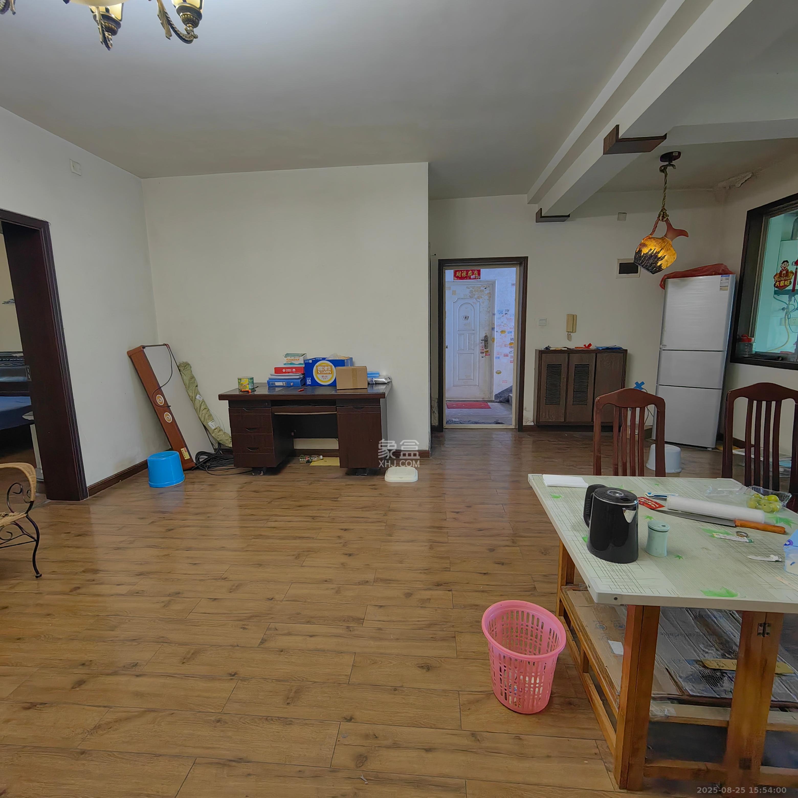 中南汽车世界  3室2厅1卫    1400.0元/月室内图