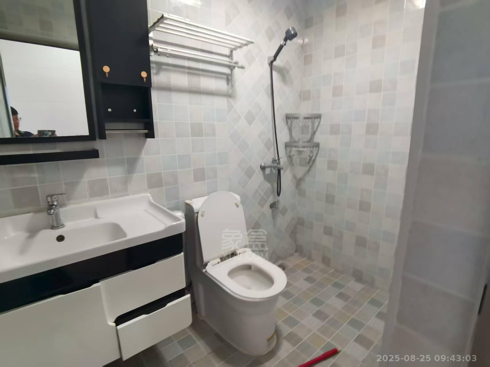 庐山一号  2室2厅1卫   1800.00元/月室内图