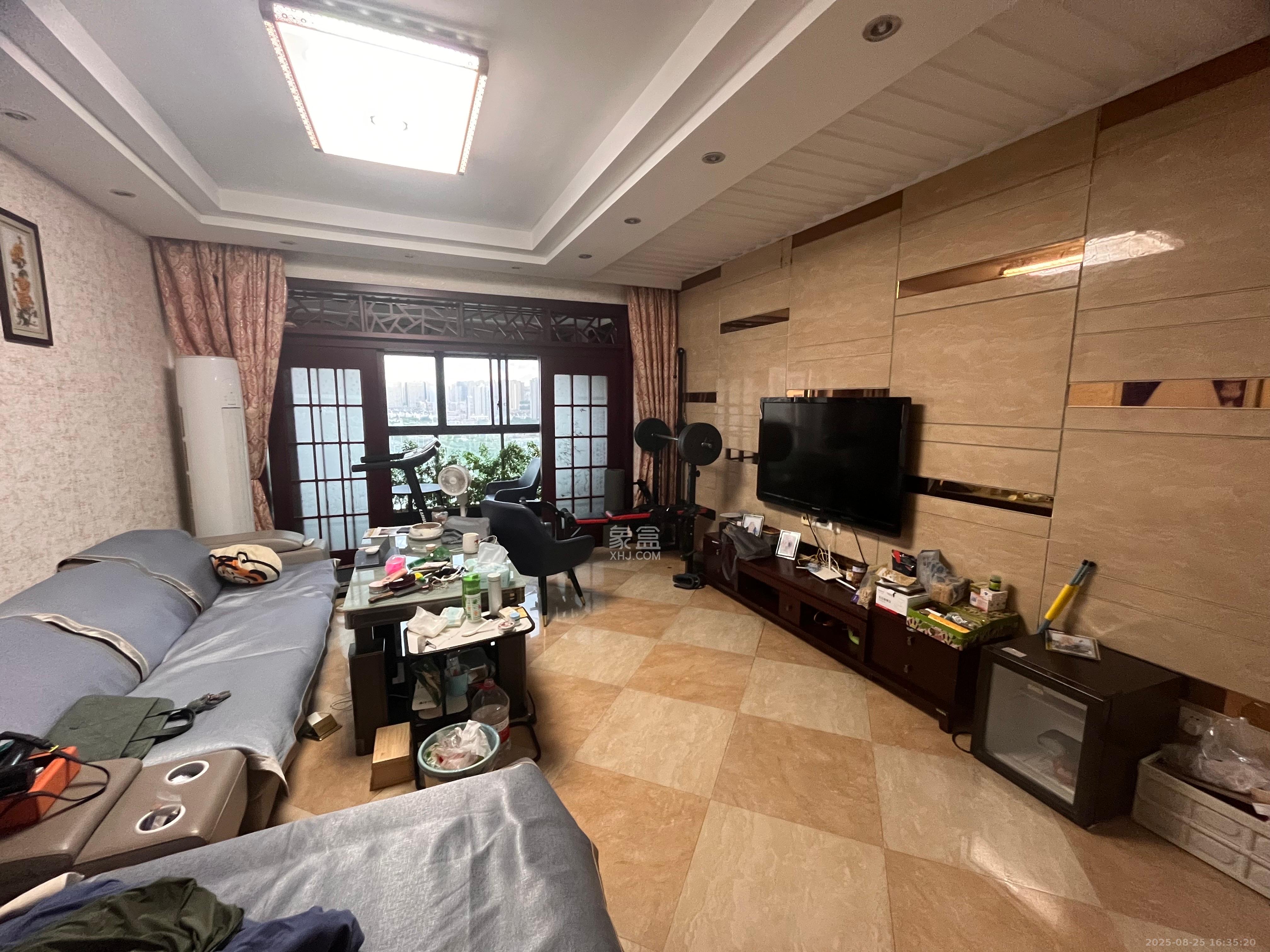 中城丽景香山园  3室2厅2卫   3400.00元/月