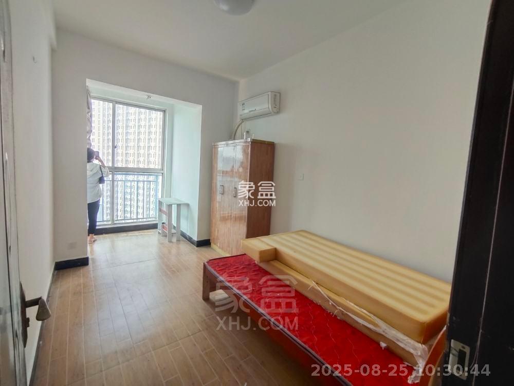 京鹰华府  3室2厅2卫   2000.00元/月室内图
