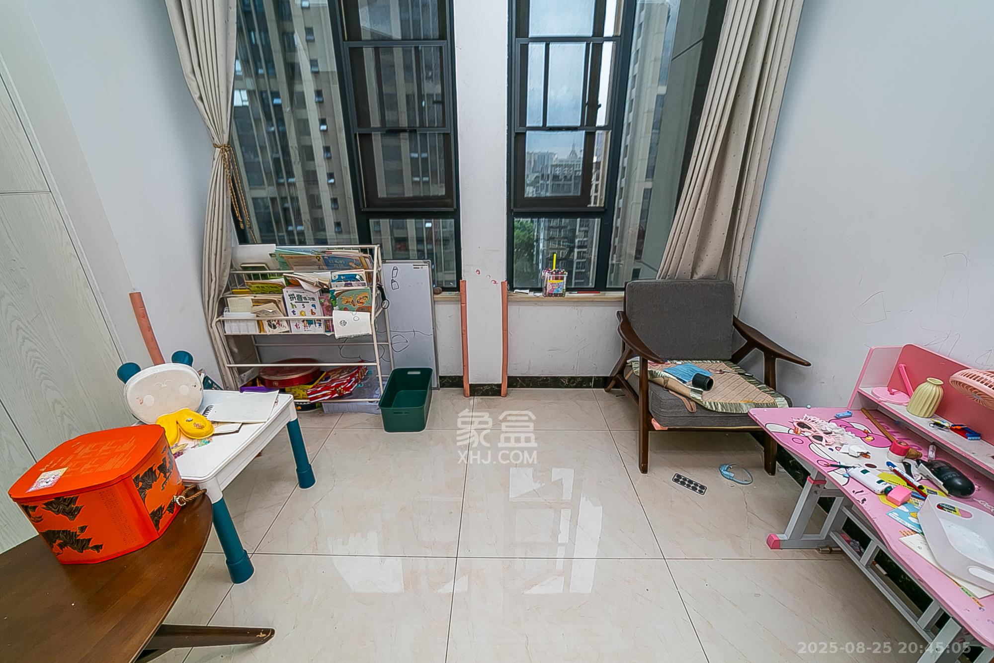 天鸿天府（天鸿中央大院）  3室2厅2卫    128.0万其他