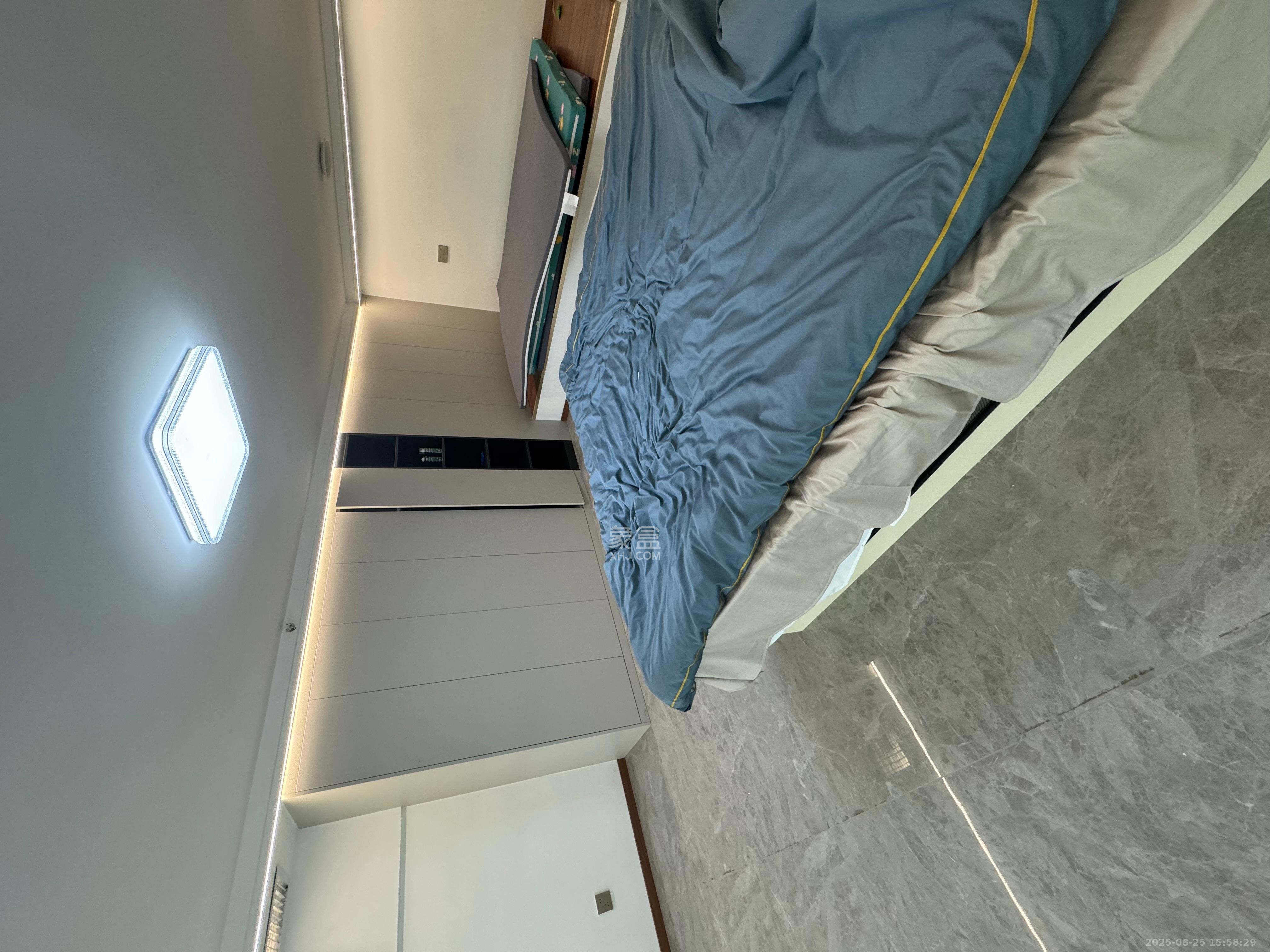 绿地商务广场  2室1厅1卫    2200.0元/月室内图