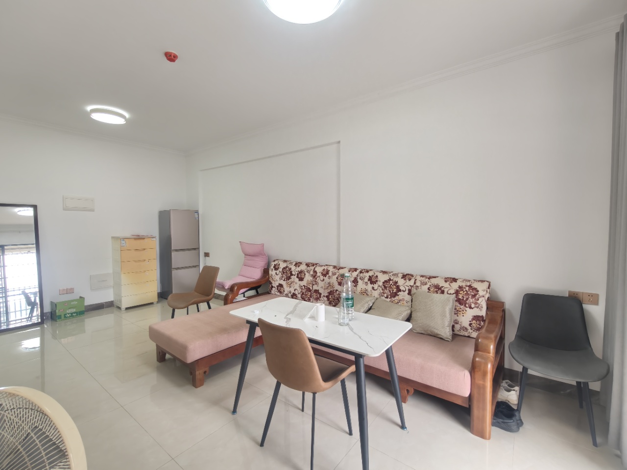 蓝城印象 1室2厅1卫 2200.0元/月 蓝城印象 1室2厅1卫 2200.0元/月室内图