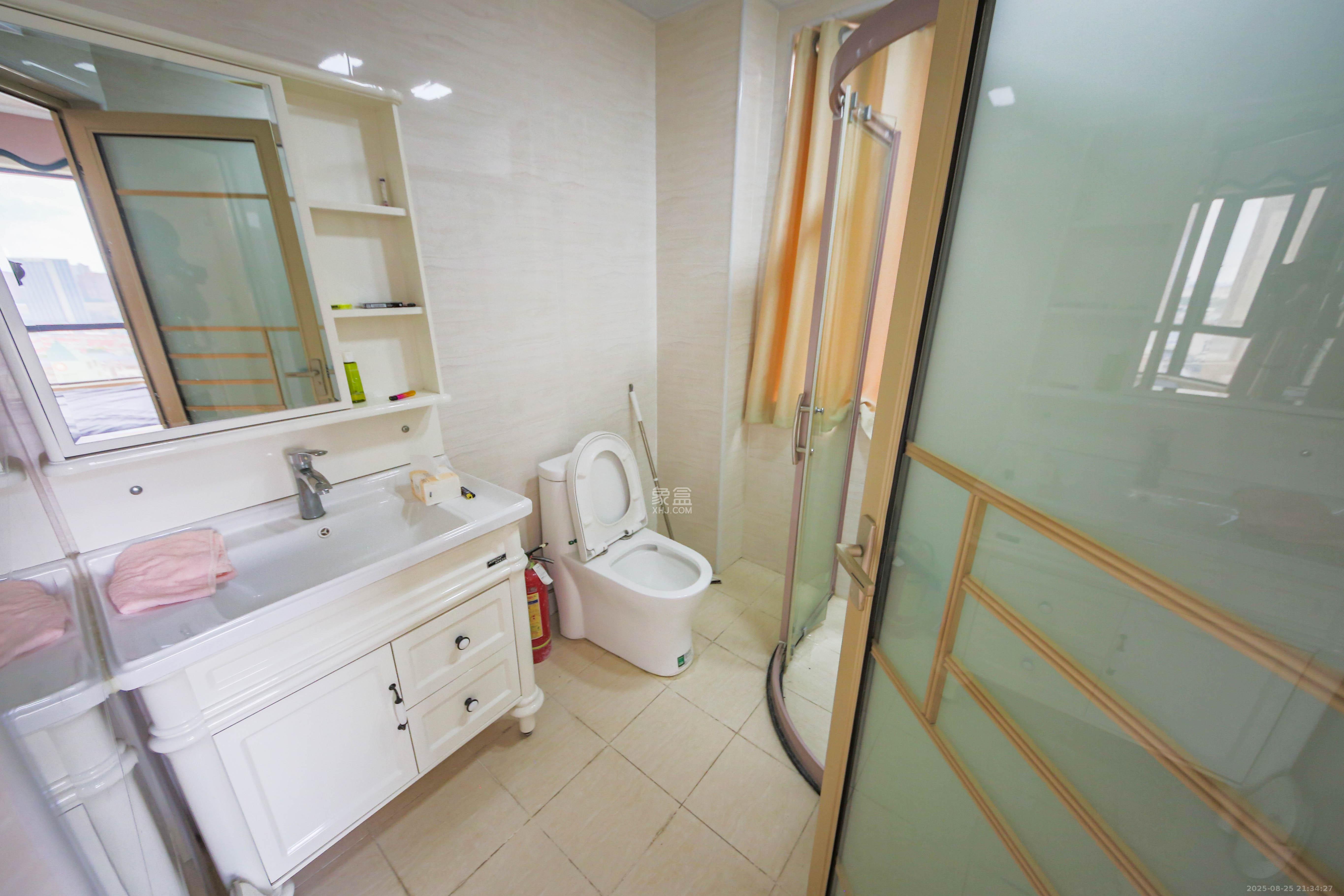 中南红领邦(红星嘉和苑) 4室2厅2卫 136.8万 中南红领邦(红星嘉和苑) 4室2厅2卫 136.8万卫生间