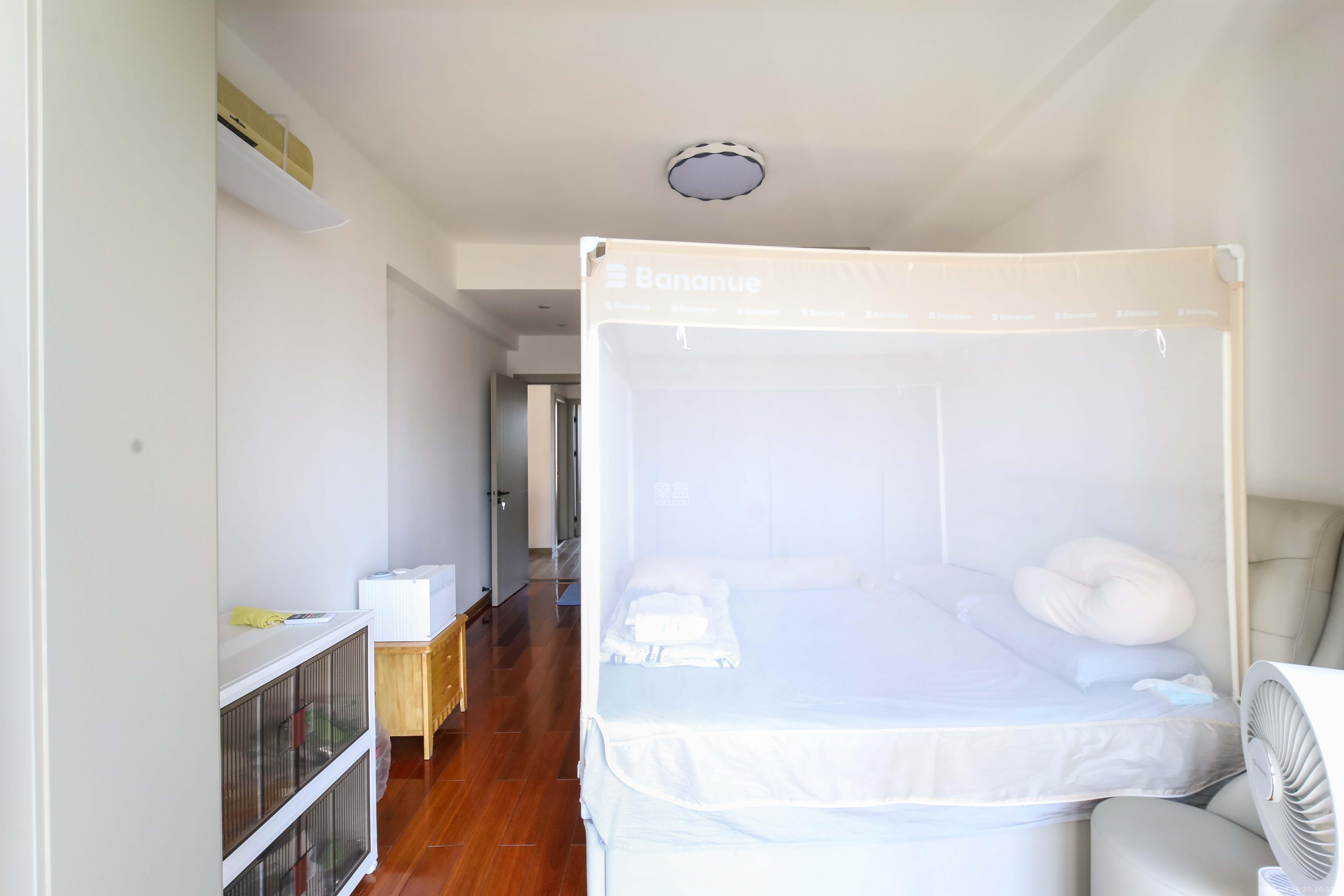 银港水晶城  3室2厅2卫    120.0万 银港水晶城  3室2厅2卫    120.0万卧室