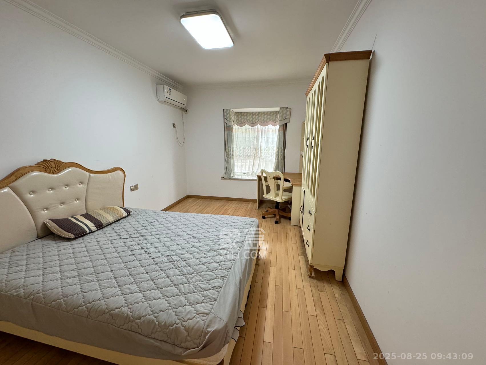 理工大学职工单位房青年汇 3室2厅2卫 2500.0元/月 理工大学职工单位房青年汇 3室2厅2卫 2500.0元/月室内图