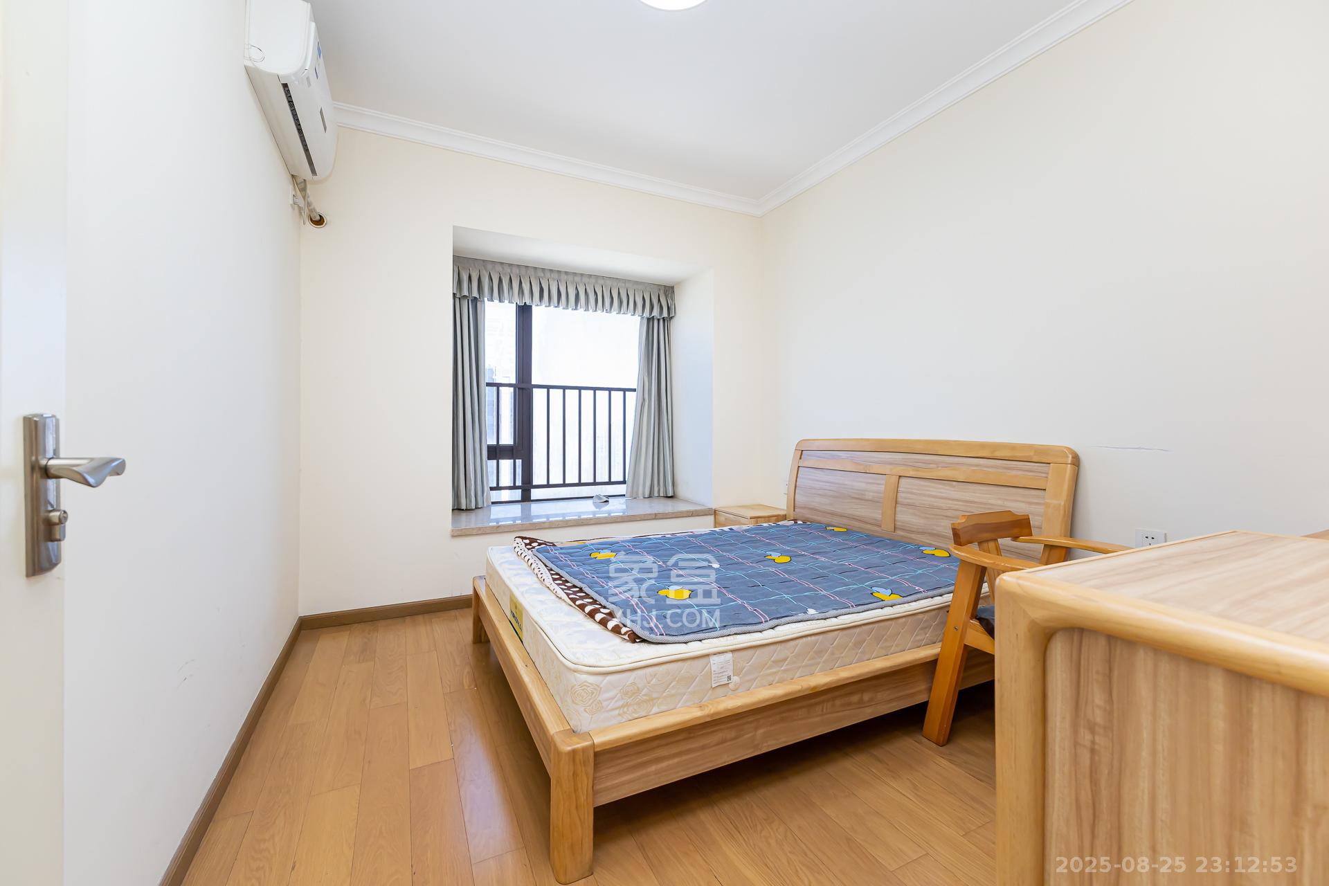 时代倾城一期 3室2厅1卫 78.8万 时代倾城一期 3室2厅1卫 78.8万卧室