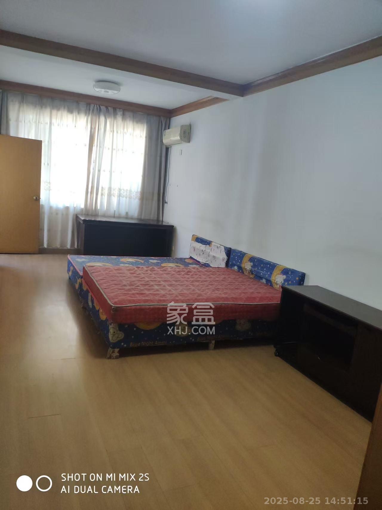 省军区宿舍  3室2厅2卫   2700.00元/月室内图